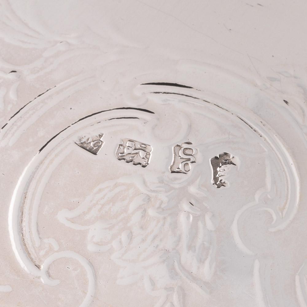 Salver di Giorgio II in argento sterling Londra 1742 in vendita 2