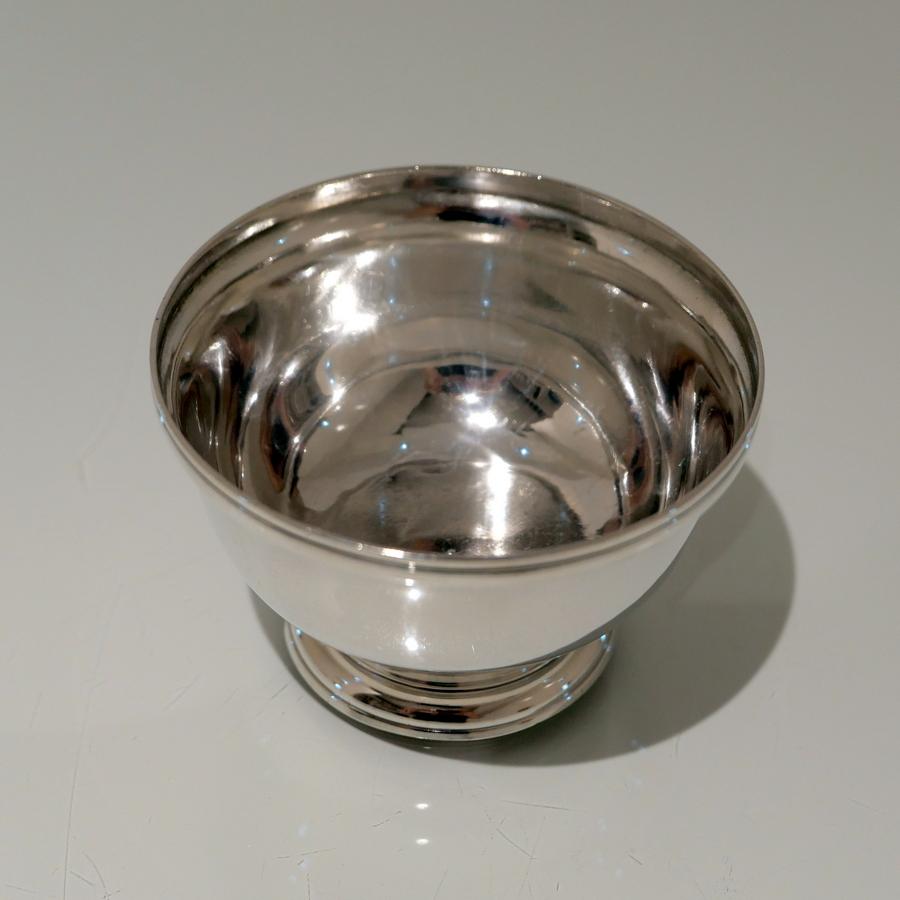 Early 18th Century George II Sterling Silver Sugar Bowl and Cover London 1729 Edward Cornock For Sale