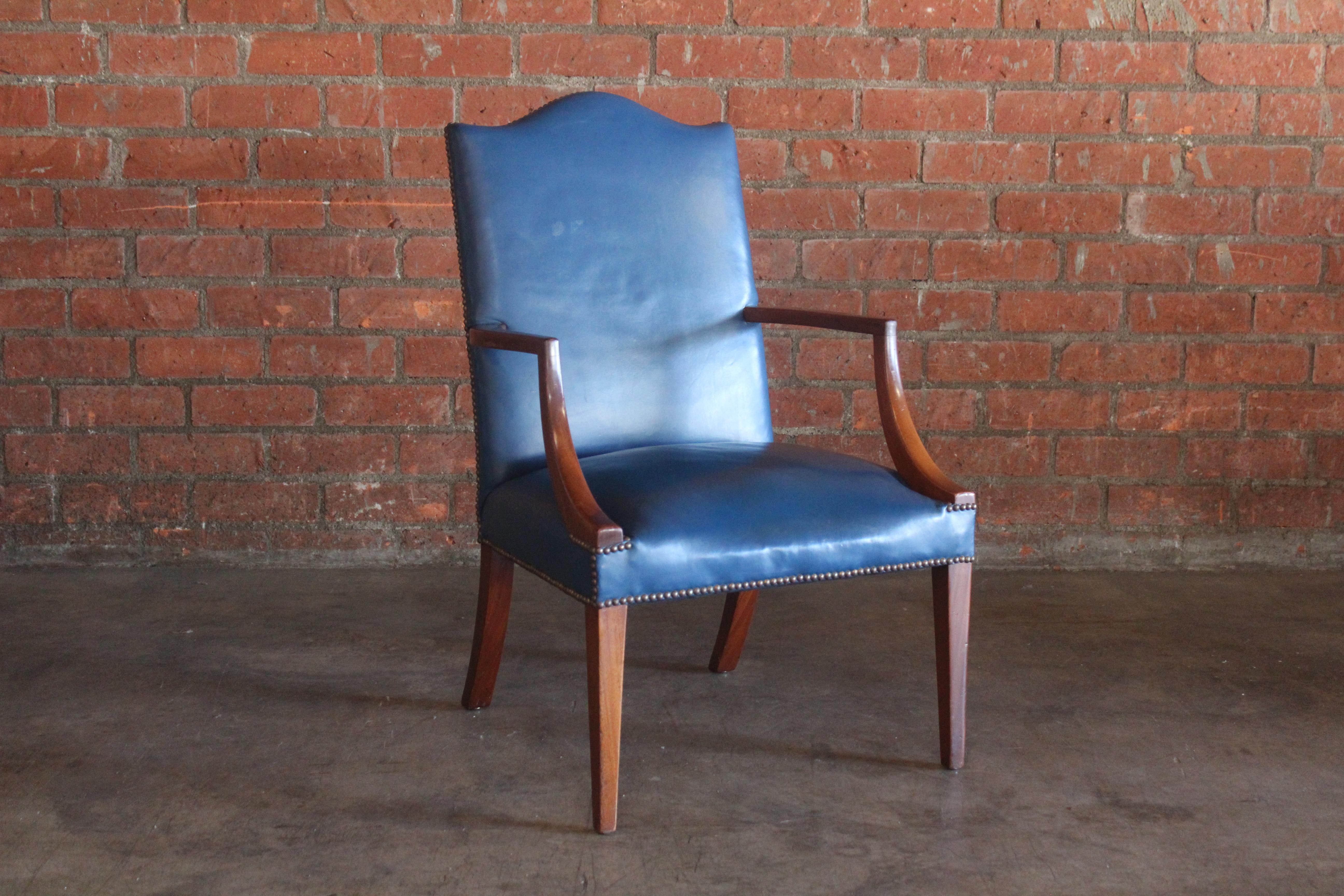 George II Stye English Mahogany Armchair in Original Blue Leather In Good Condition For Sale In Los Angeles, CA