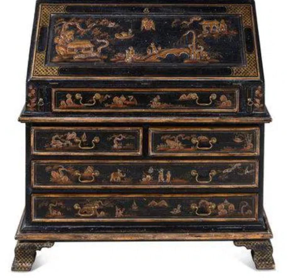 Bois Bibliothèque-bureau de style George II en noir et en japannage doré, début du 20e siècle en vente