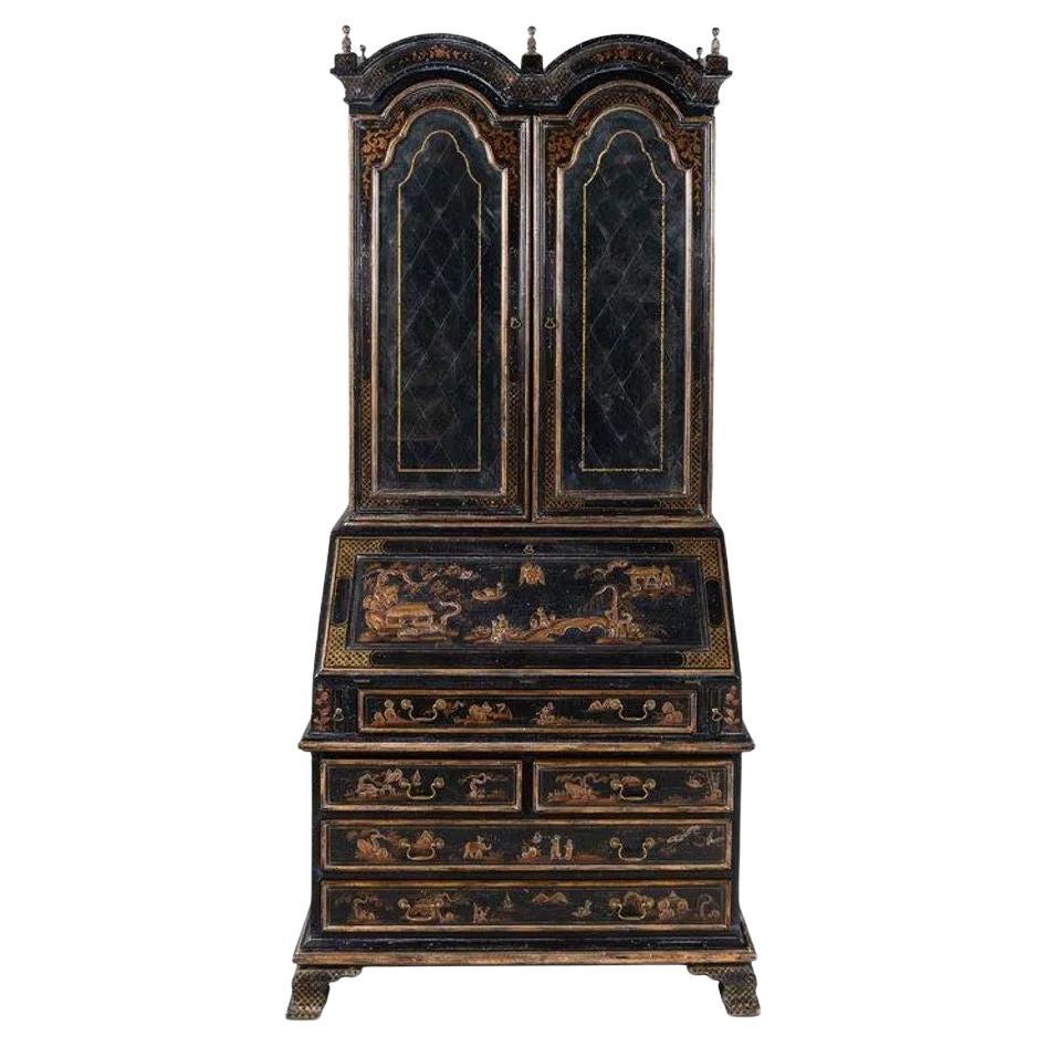 Bibliothèque-bureau de style George II en noir et en japannage doré, début du 20e siècle en vente