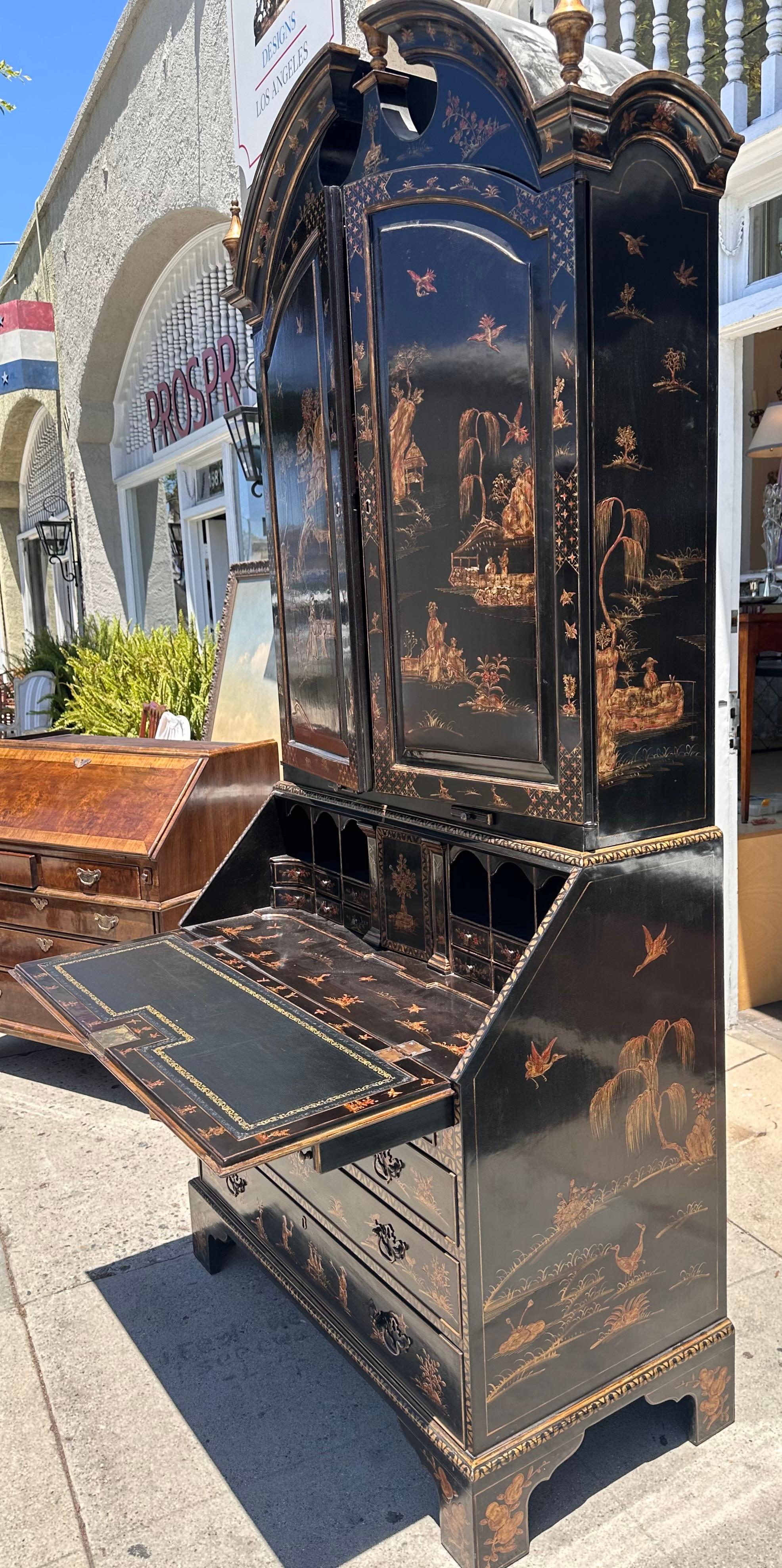 Escritorio secretario biblioteca estilo Jorge II lacado negro y dorado Chinoiserie en Bueno estado para la venta en LOS ANGELES, CA