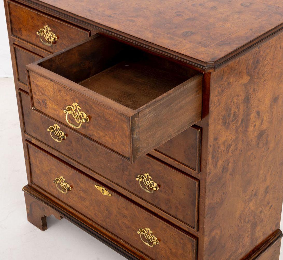 George II Style Burl Walnut Chest of Drawers In Good Condition For Sale In Astoria, NY