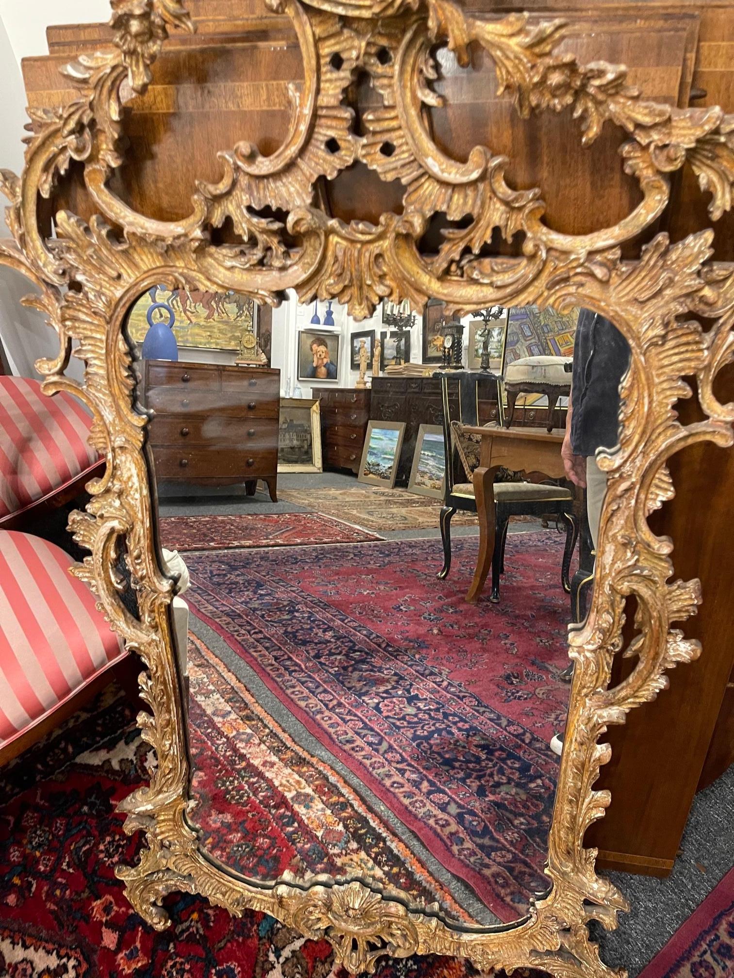 Spiegel aus geschnitztem und gealtertem Giltholz mit Adler im Stil von George II, 19. im Angebot 8