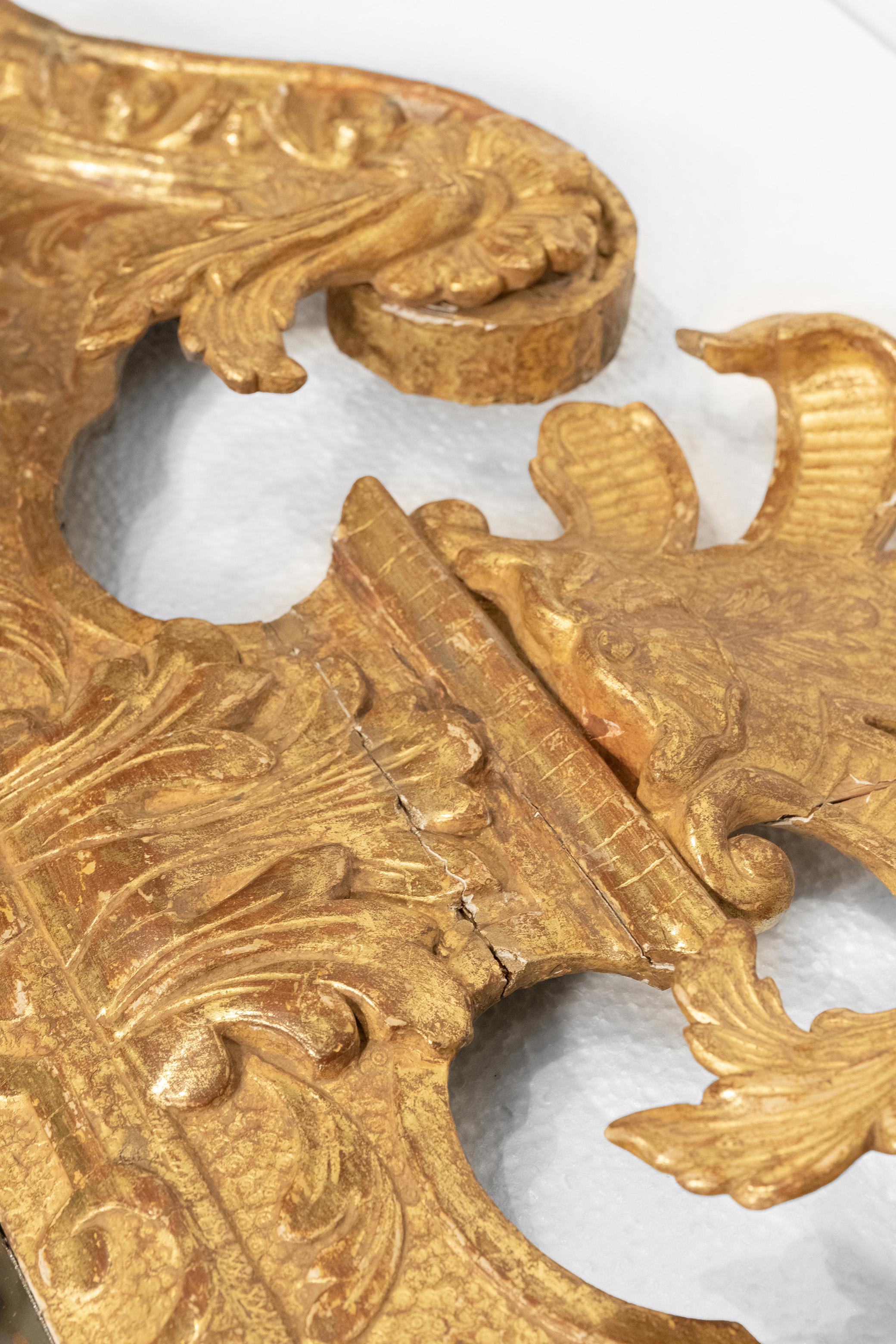 Anglais Miroir en bois doré de style George II en vente