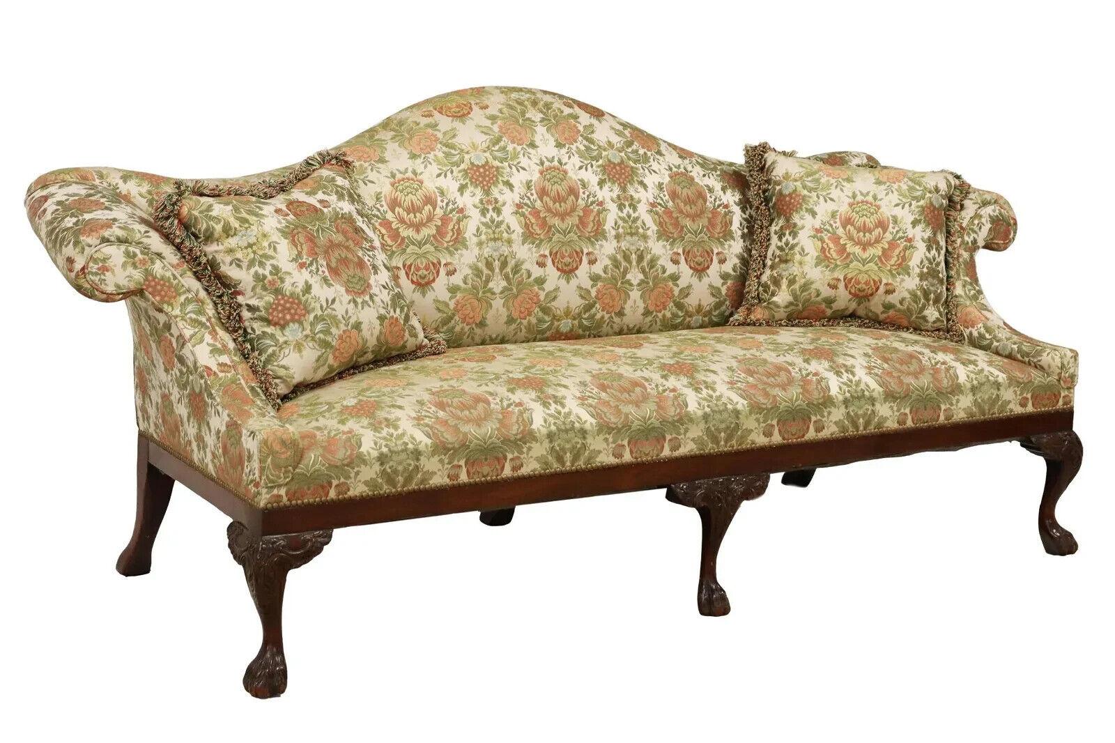 Very Charming Sofa, George II Style, Mahogany, Camelback, Floral Pattern, Vintage / Antique, 1900s, 20th century!!

George II style camelback sofa, floral patterned upholstery, rolled arms, carved mahogany frame, rising on cabriole legs, ending in