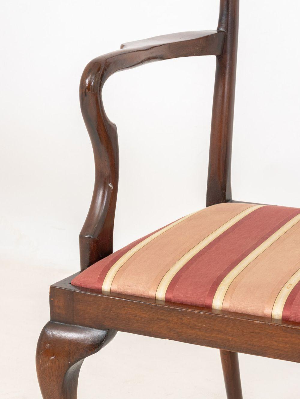 Britannique Canapé à dossier en acajou de style George II en vente