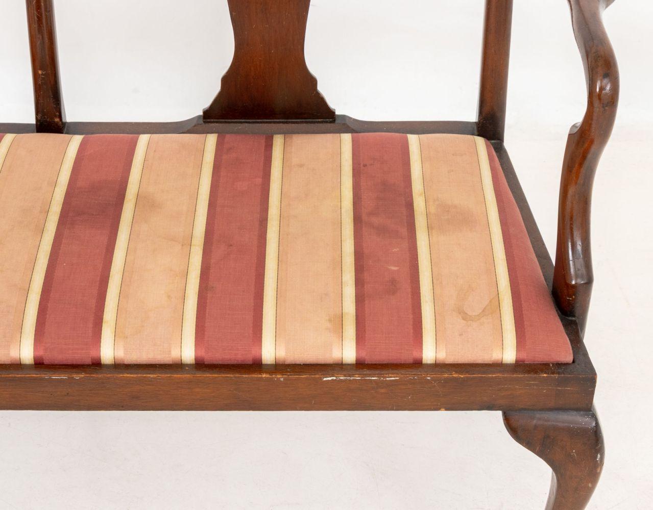 Canapé à dossier en acajou de style George II Bon état - En vente à Astoria, NY