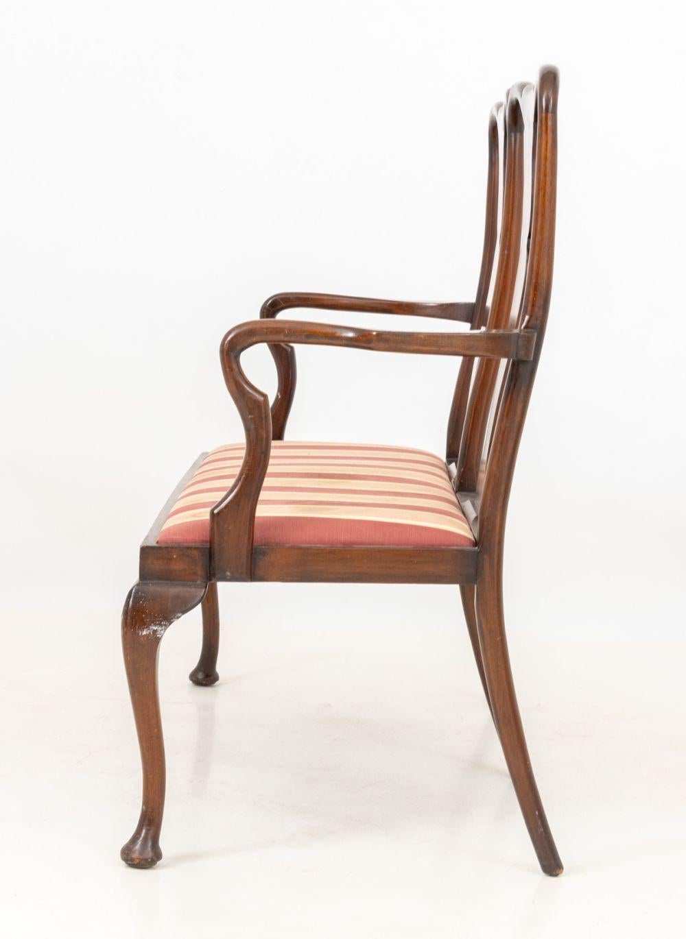 20ième siècle Canapé à dossier en acajou de style George II en vente