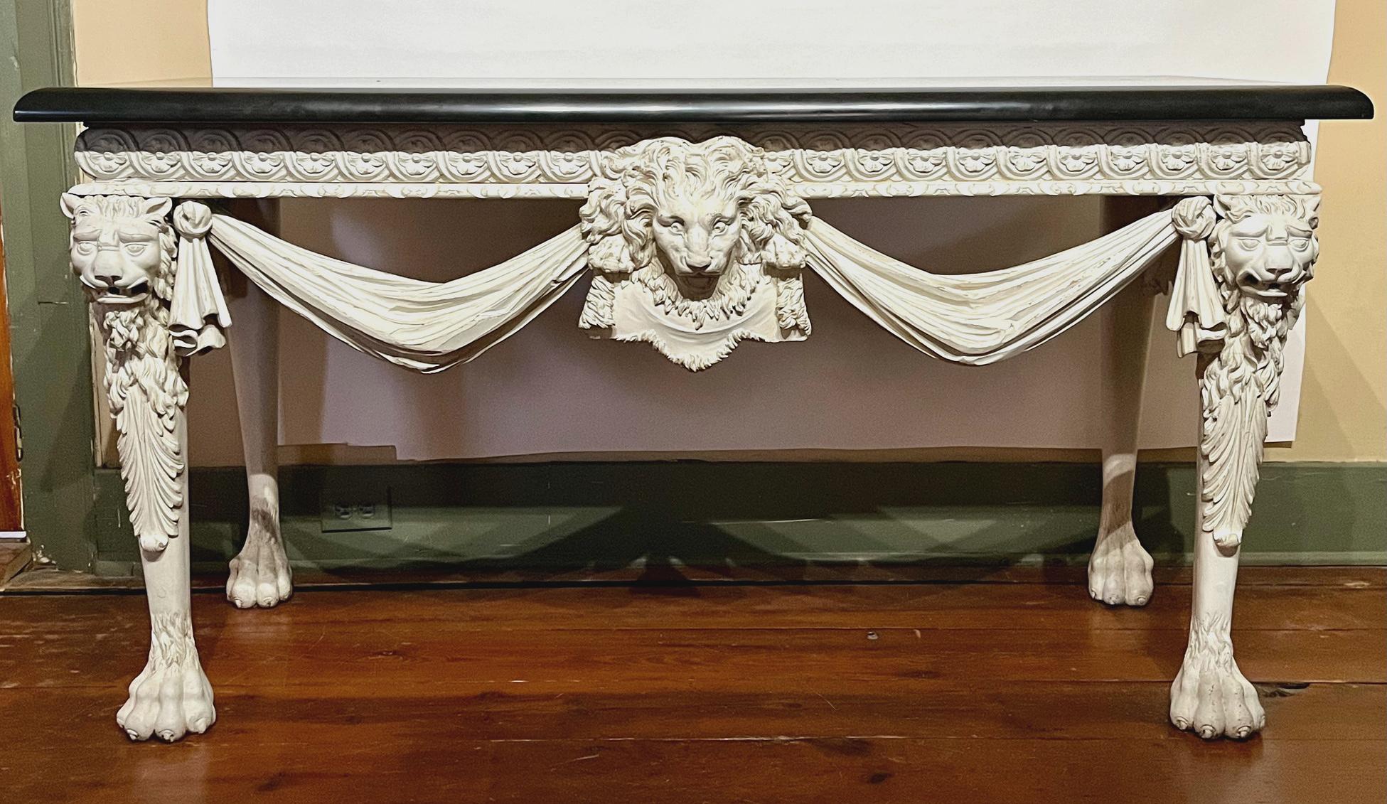 Anglais Table d'appoint de style George II à plateau en marbre peint à la manière de William Kent en vente