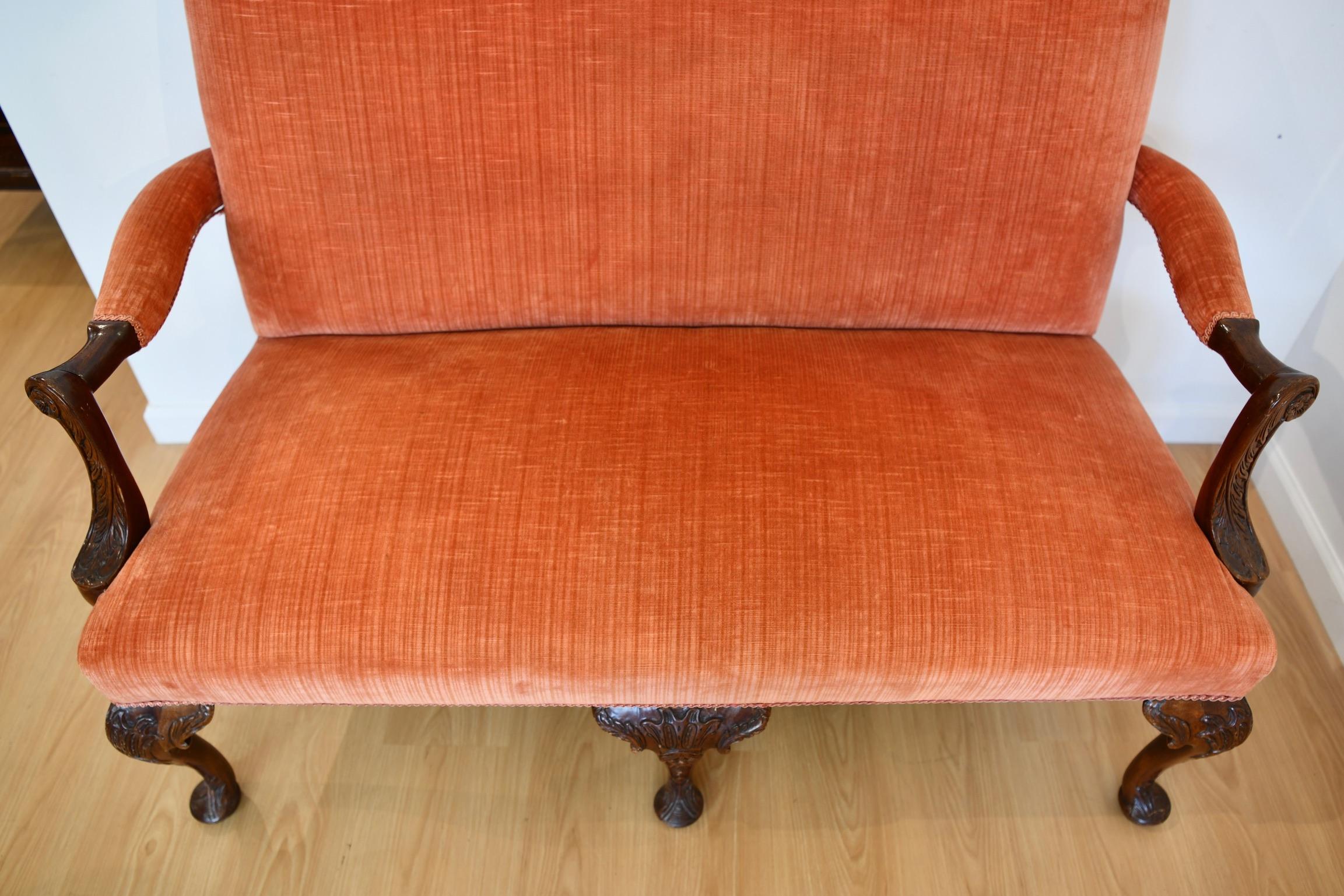 George II-Style Open Arm Settee In Good Condition In Brooklyn, NY