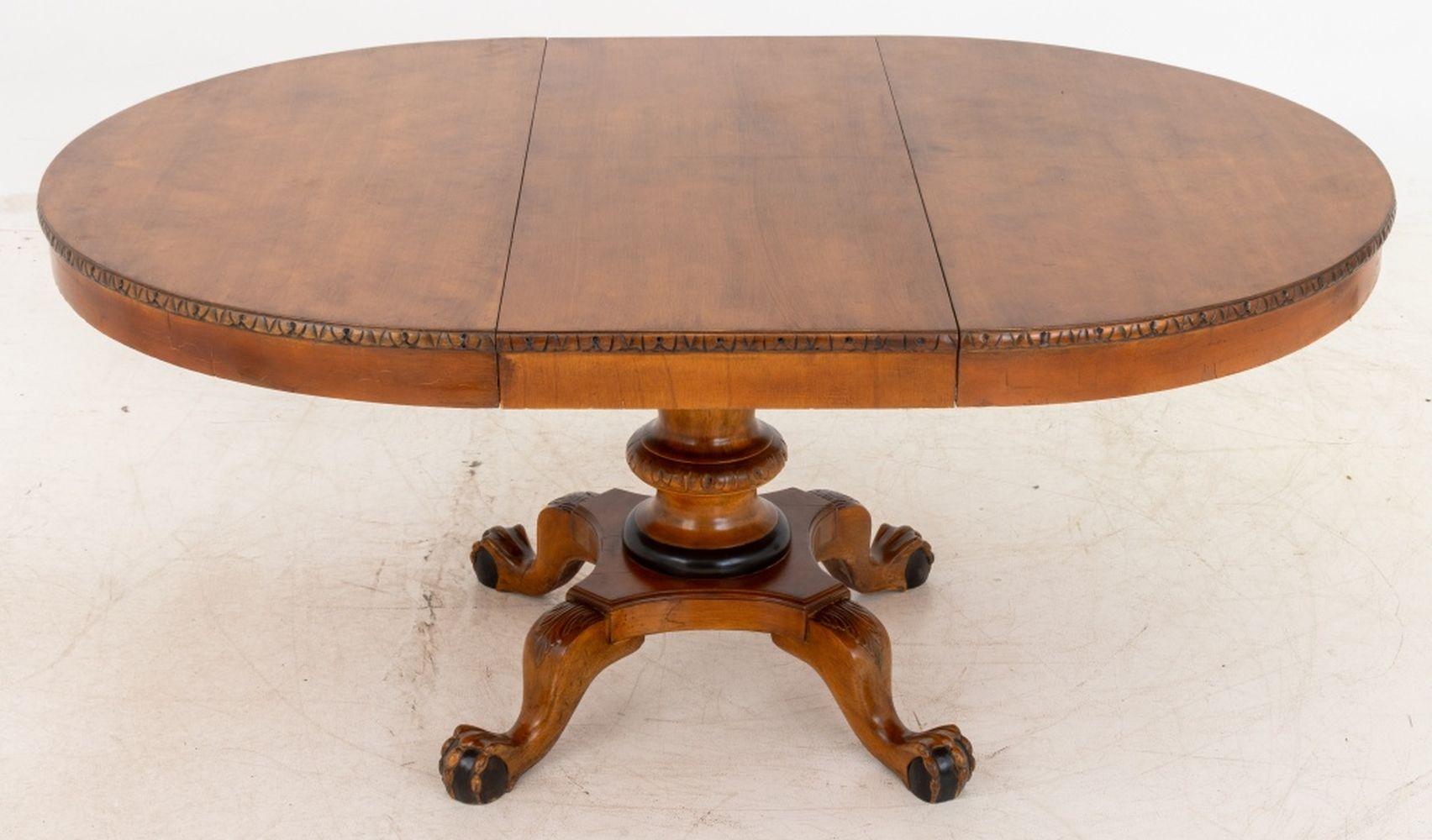 Mesa de Comedor Parcela Ebonizada Estilo Jorge II en Bueno estado para la venta en Astoria, NY