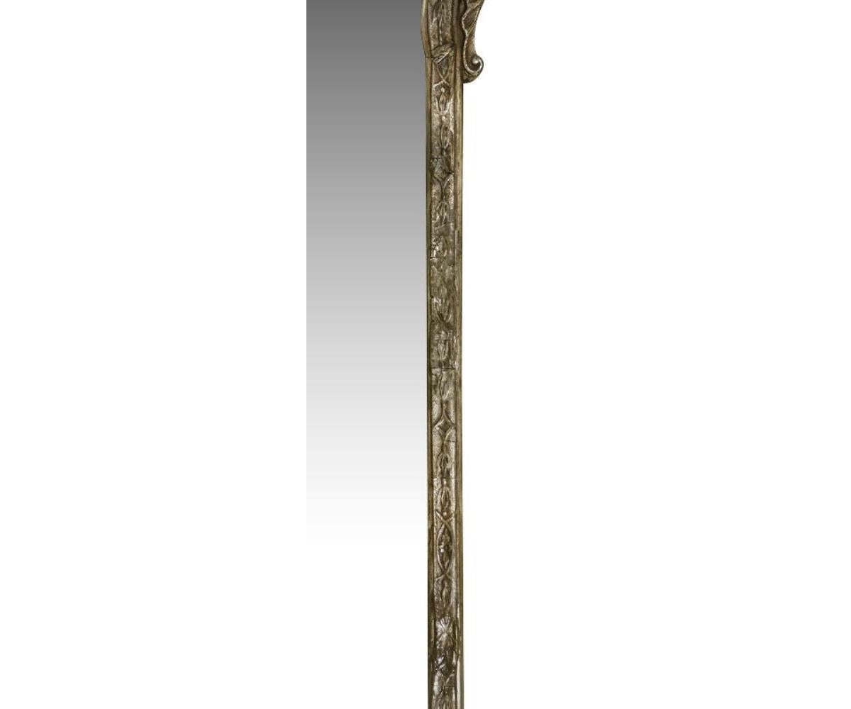 XIX secolo Specchio in vetro Pier in stile Giorgio II in argento dorato in vendita