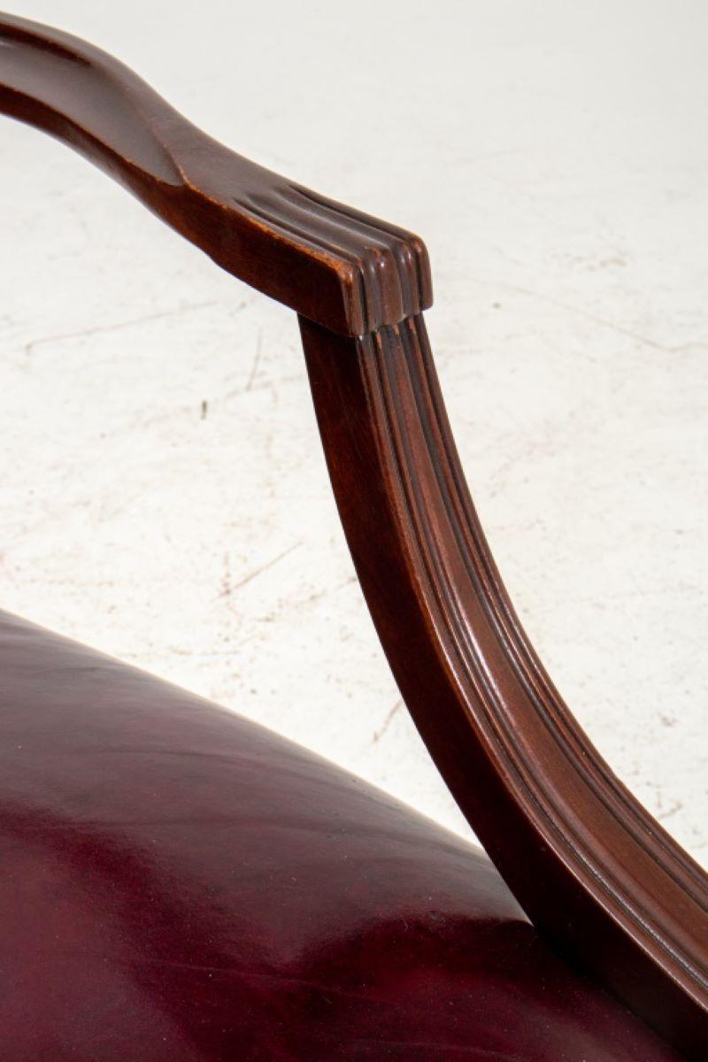 Fauteuils de bibliothèque à dossier traînant de style George II en vente 4