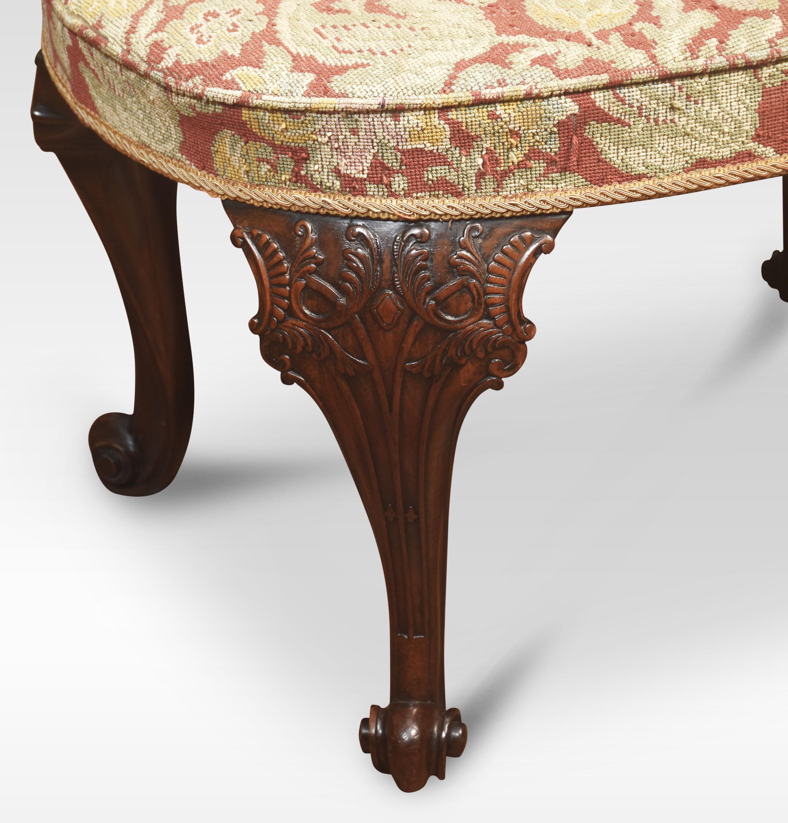 George II Style Tapestry Upholstering Hocker (19. Jahrhundert) im Angebot