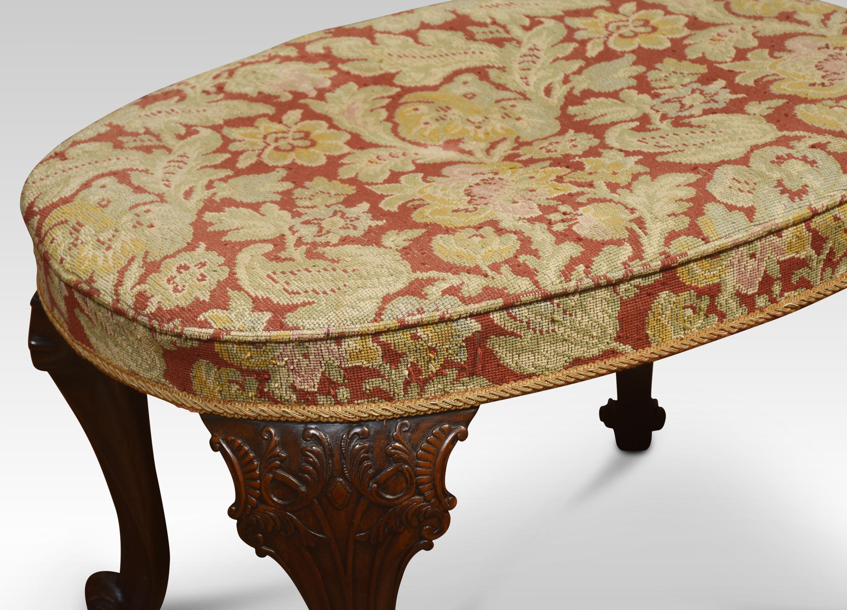 George II Style Tapestry Upholstering Hocker (Polster) im Angebot