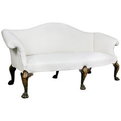 Canapé de style George II en noyer et bois doré