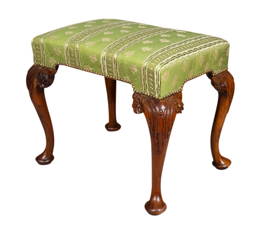 George II Style Walnut Bench In Good Condition For Sale In Essex, MA