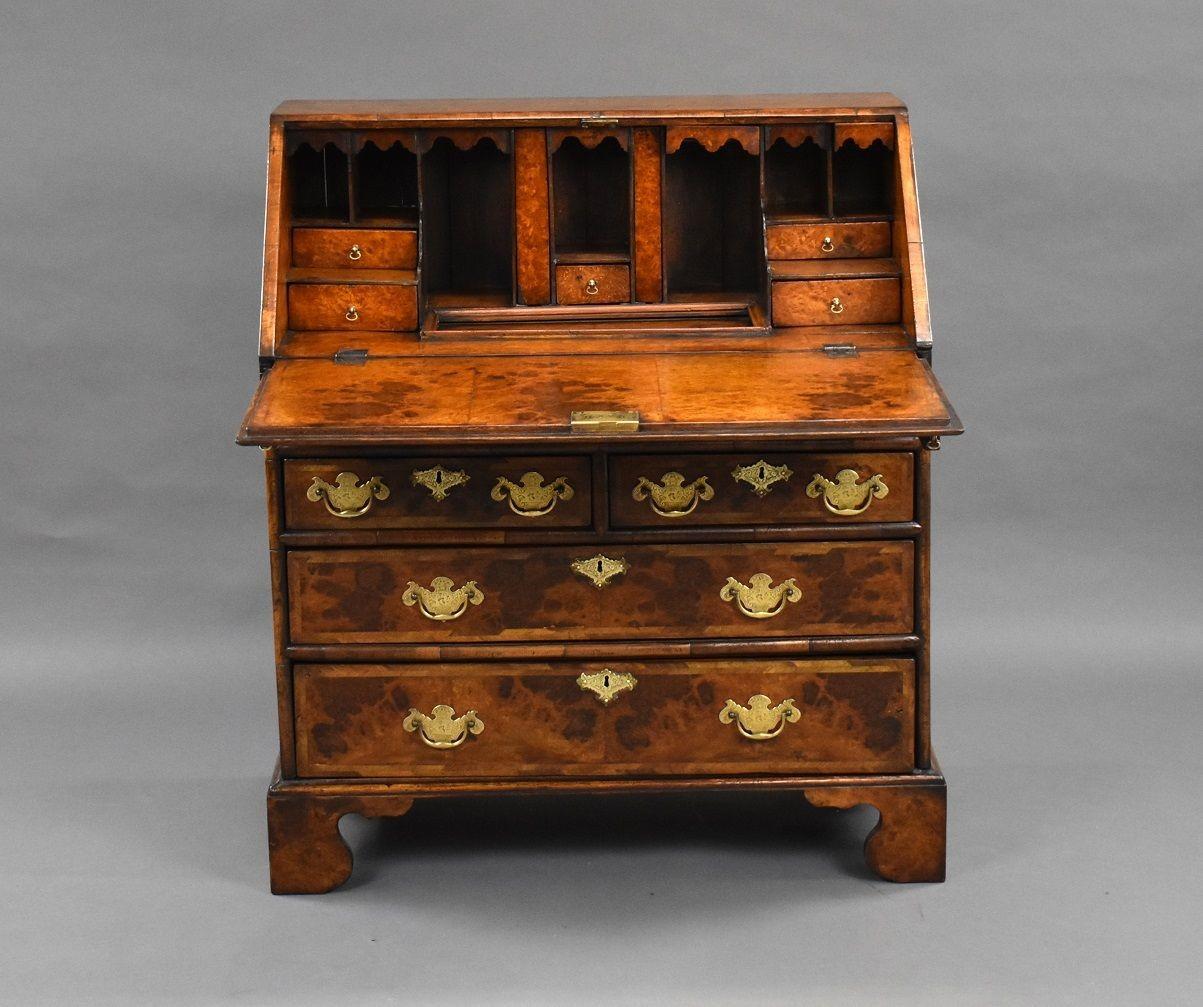 George II Style Walnut Bureau In Good Condition For Sale In Chelmsford, Essex