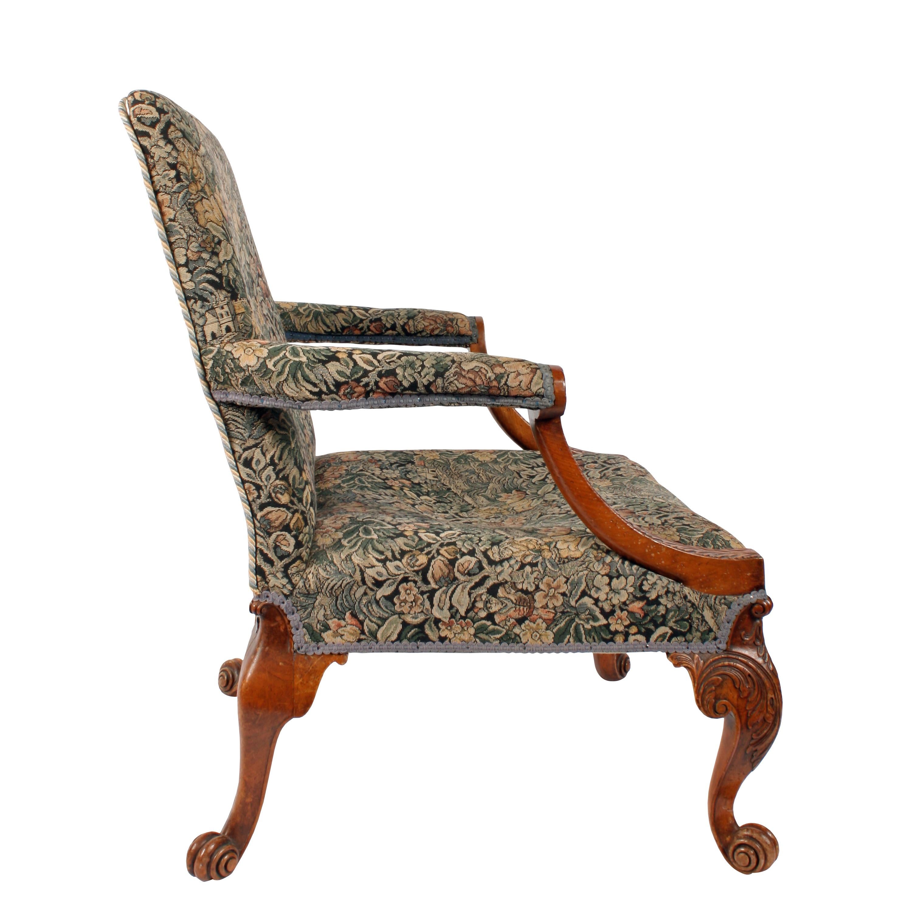 George II Style Walnut Gainsborough Chair In Good Condition In Newcastle Upon Tyne, GB