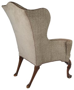 Fauteuil à oreilles en noyer de style George II:: vers 1880
