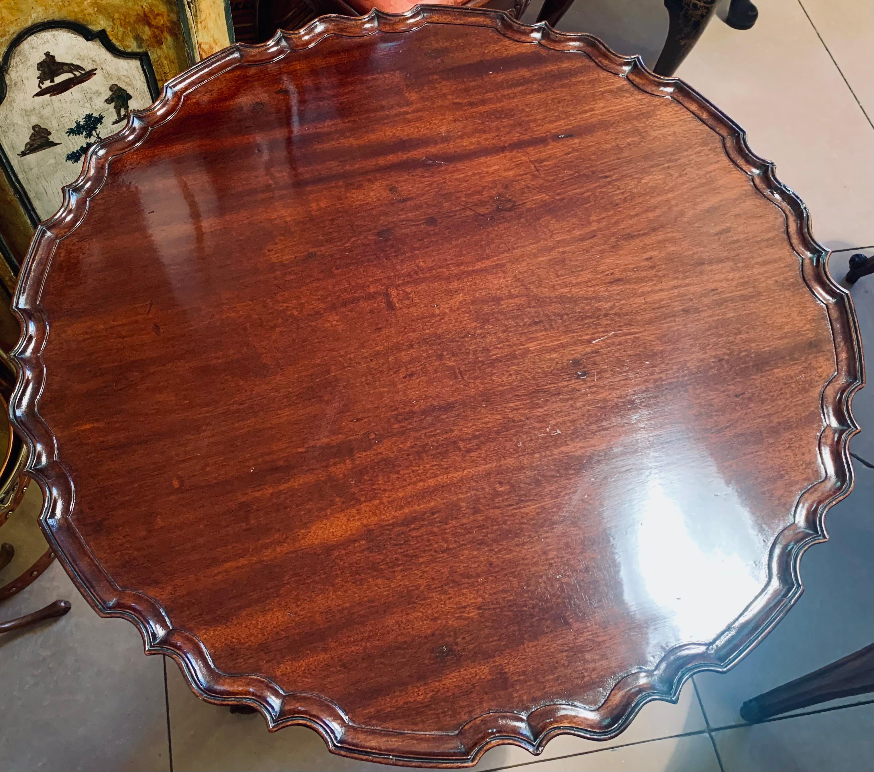 Hand-Carved George II Tilt Top Tea Table, With Pie Crust Top For Sale