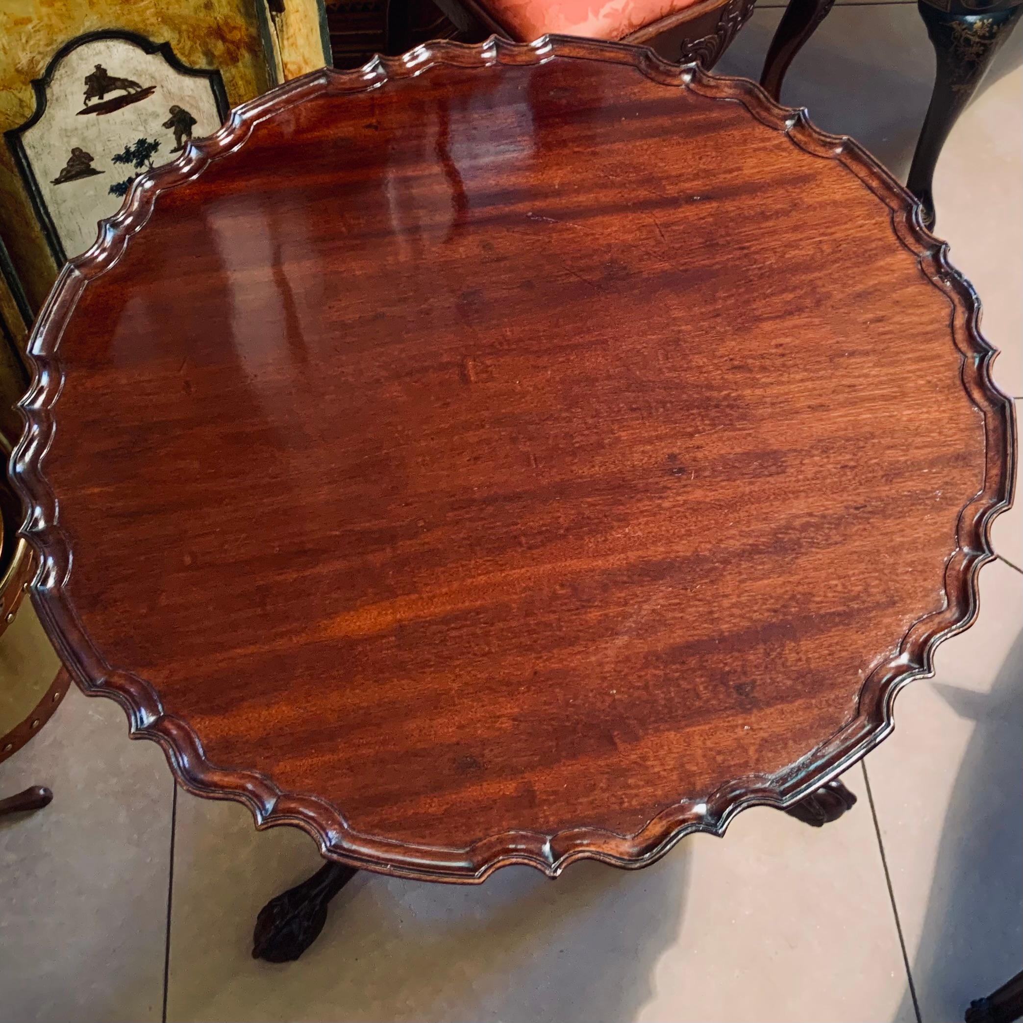 George II Tilt Top Tea Table, With Pie Crust Top In Good Condition For Sale In Free Union, VA