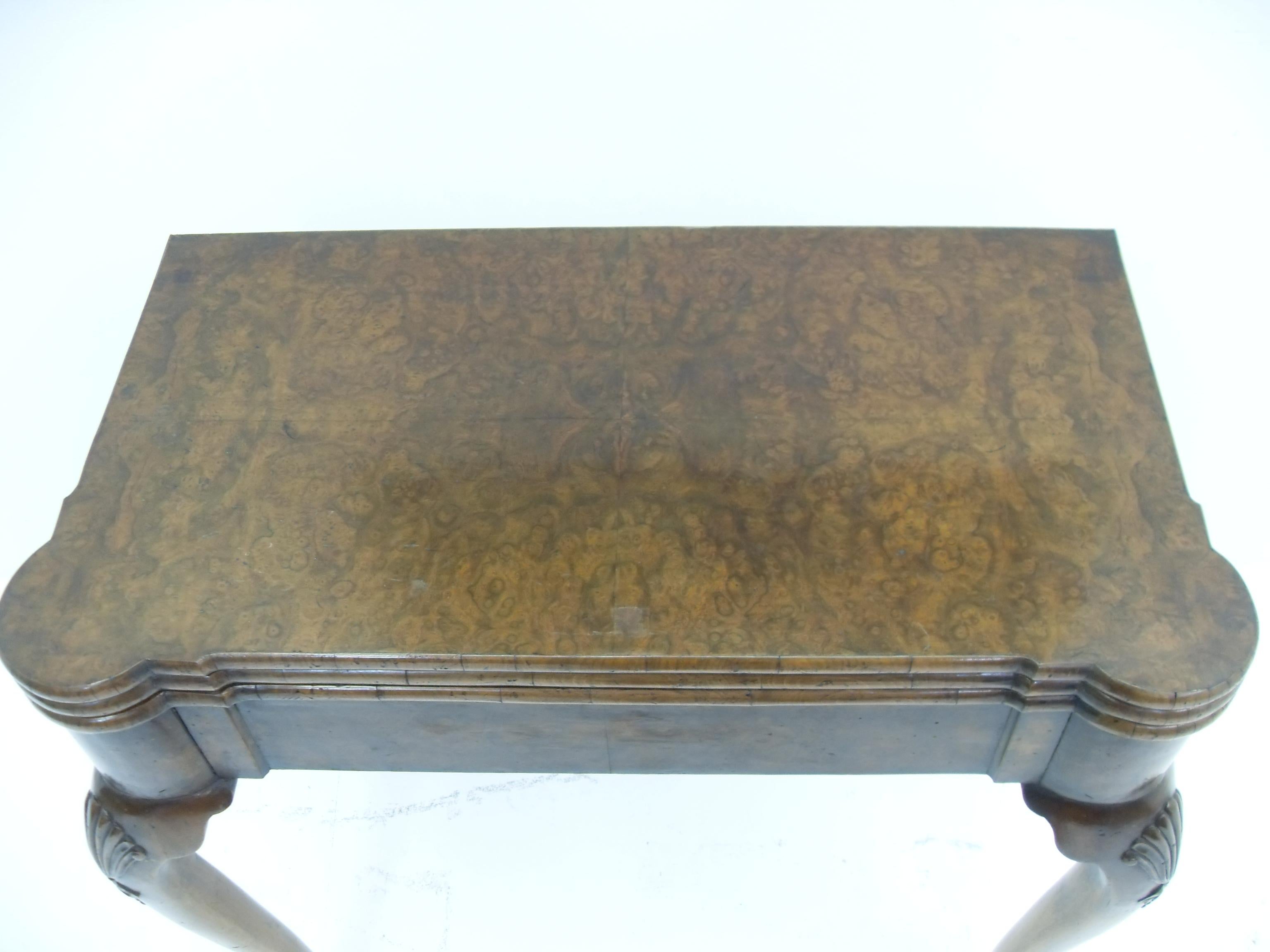 George II Triple Top Carved Walnut Ball and Claw Card Table im Angebot 5