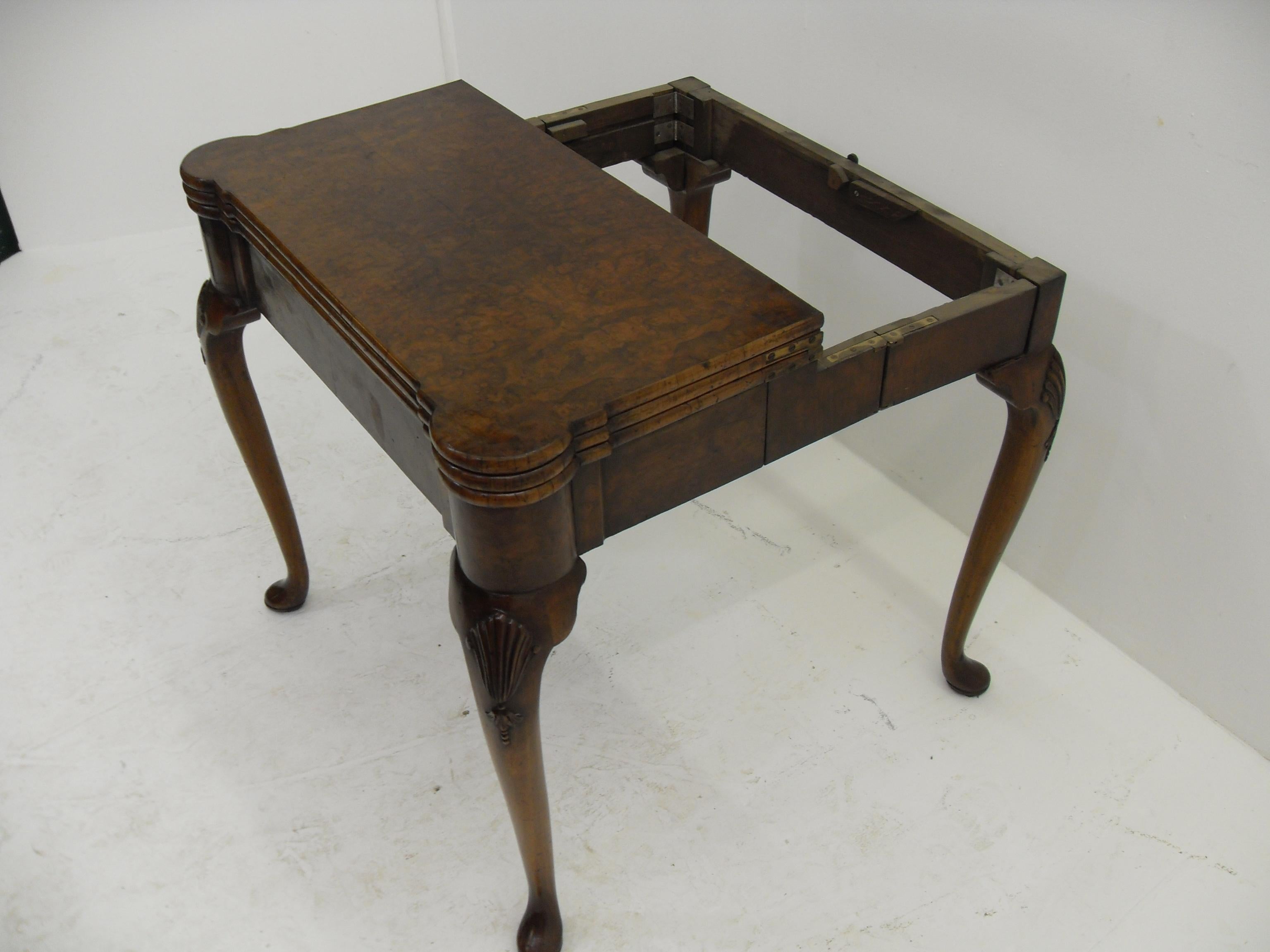 George II Triple Top Carved Walnut Ball and Claw Card Table im Angebot 7