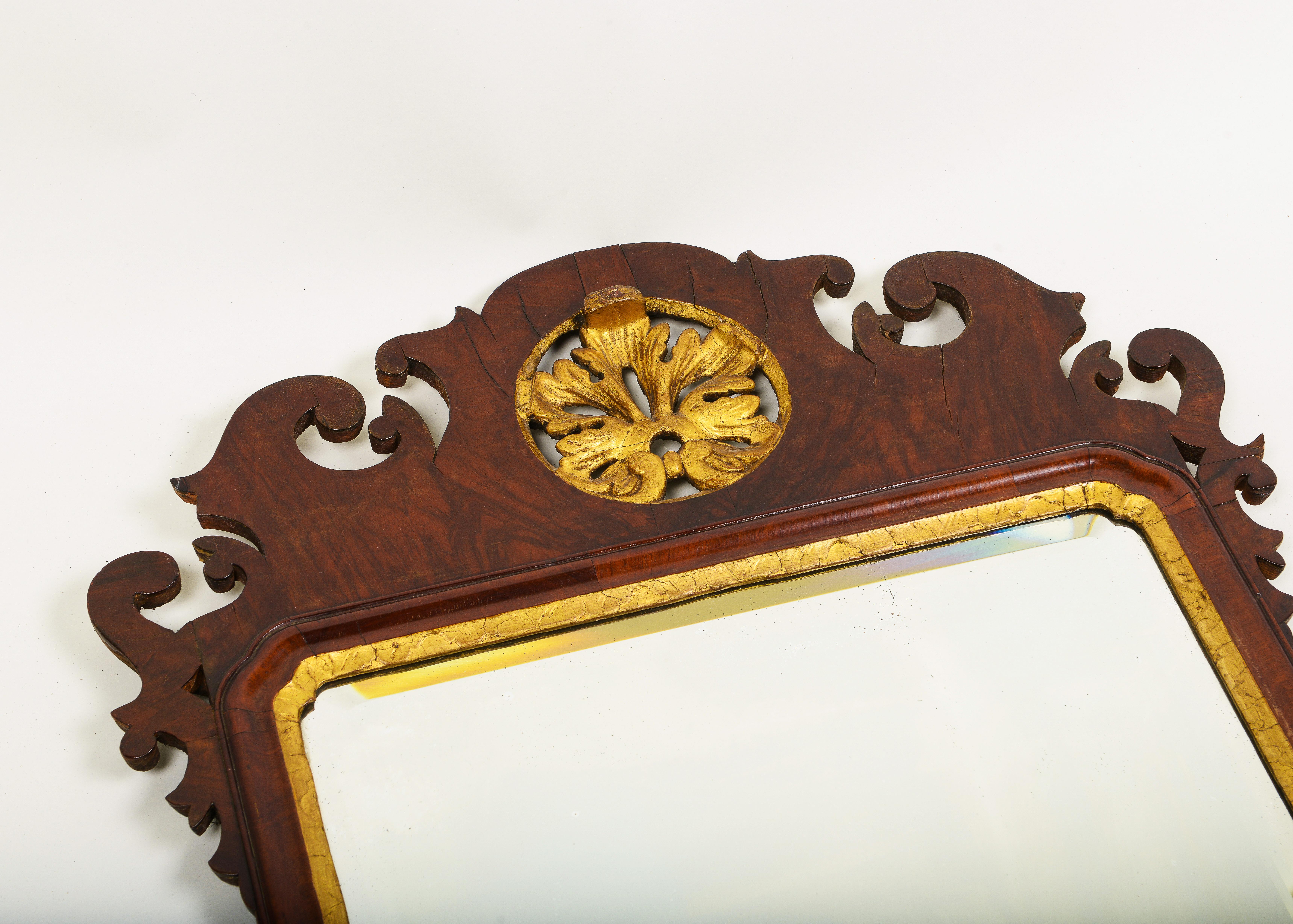 George II Walnut and Parcel Gilt Mirror In Good Condition In New York, NY