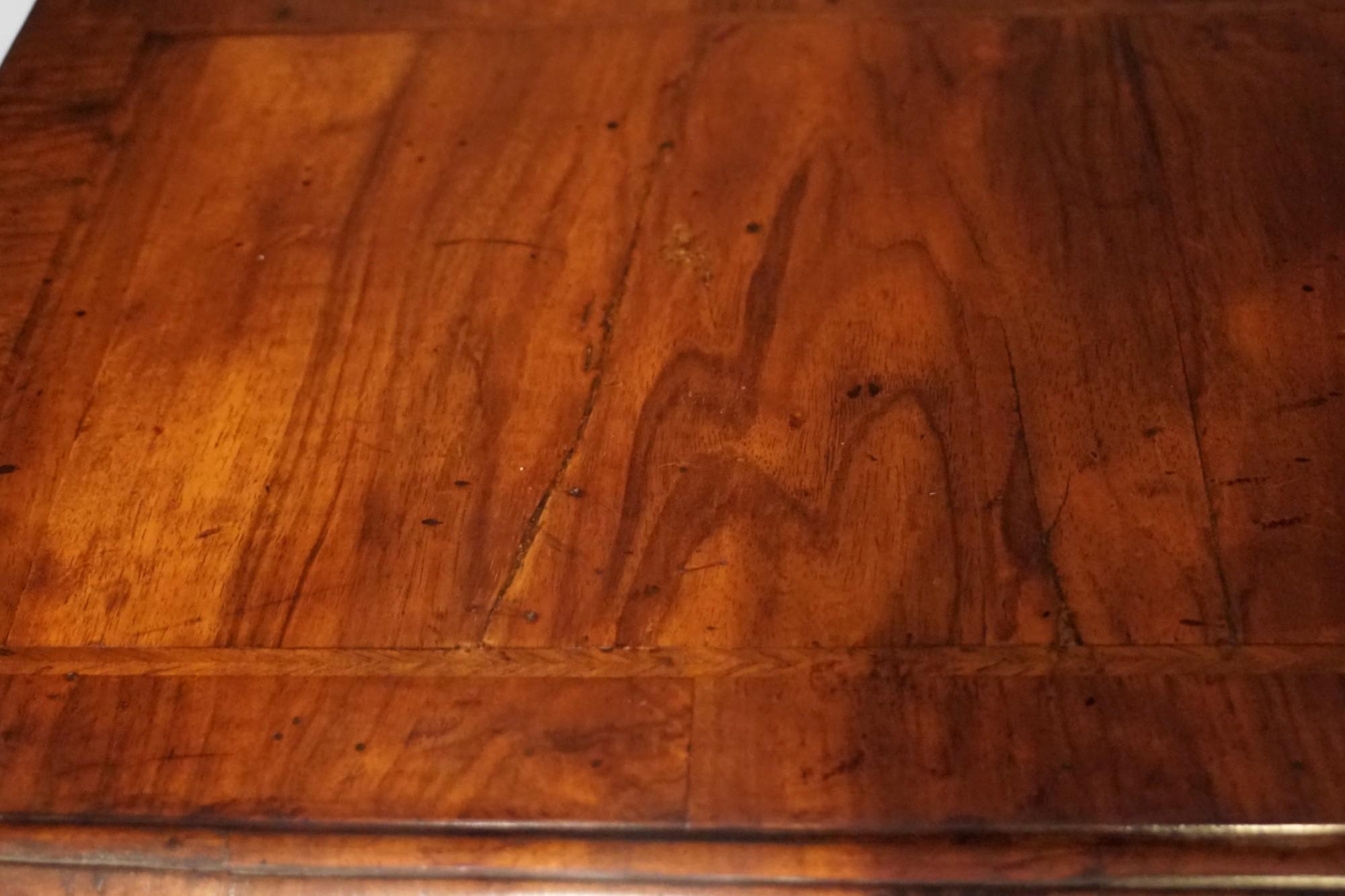 George II walnut bureau For Sale 5