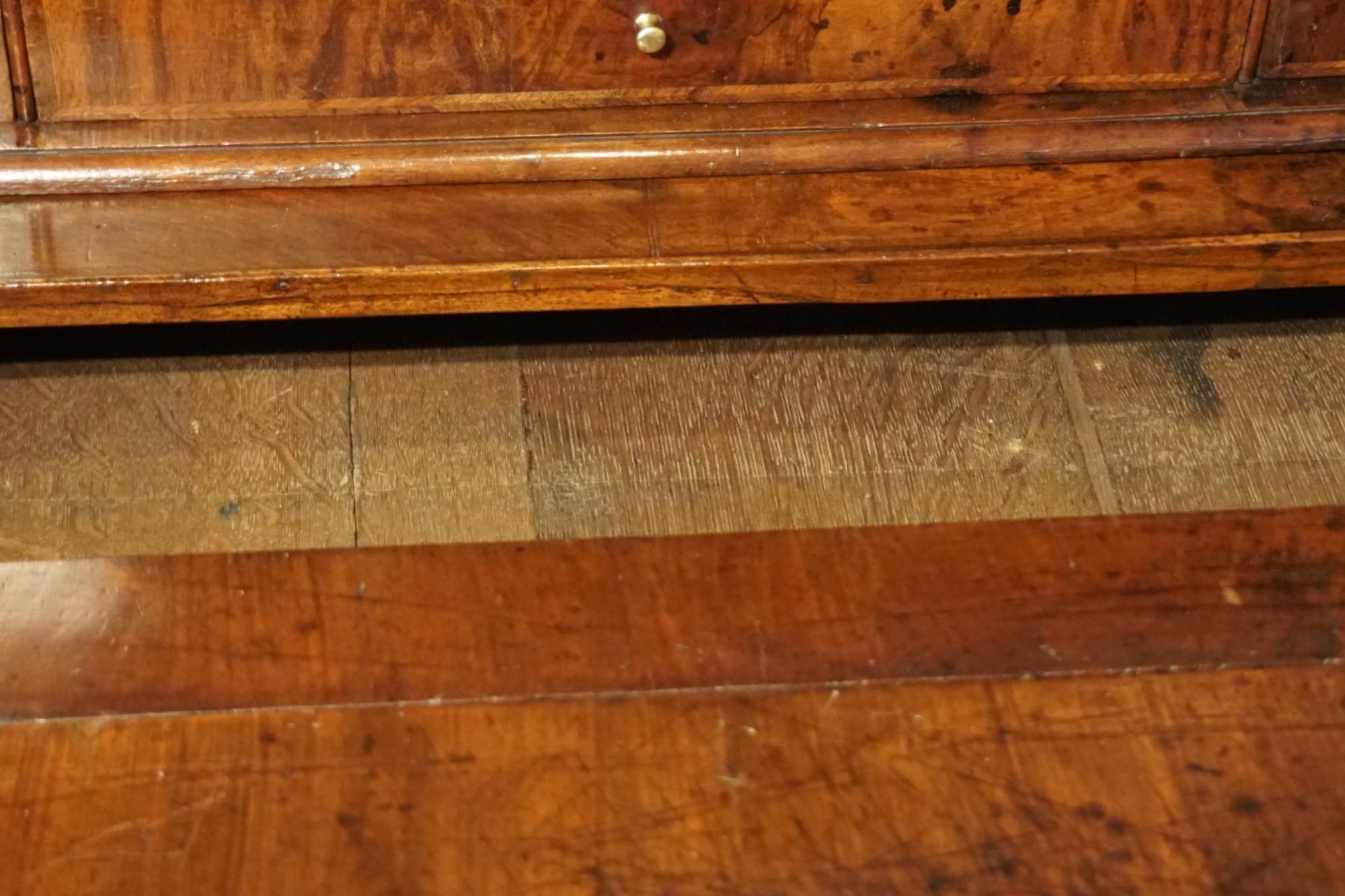 George II walnut bureau For Sale 6