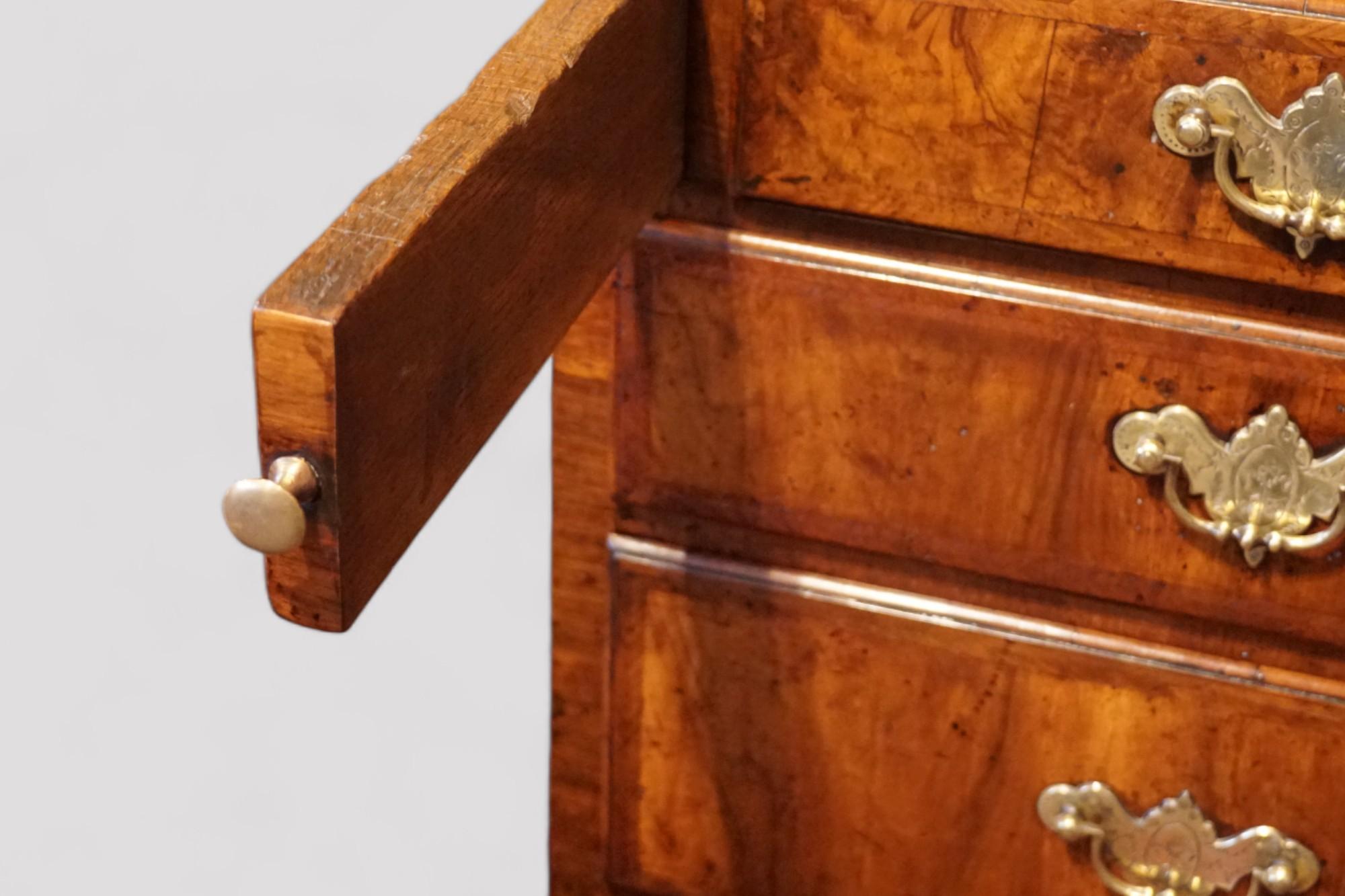 George II walnut bureau For Sale 3