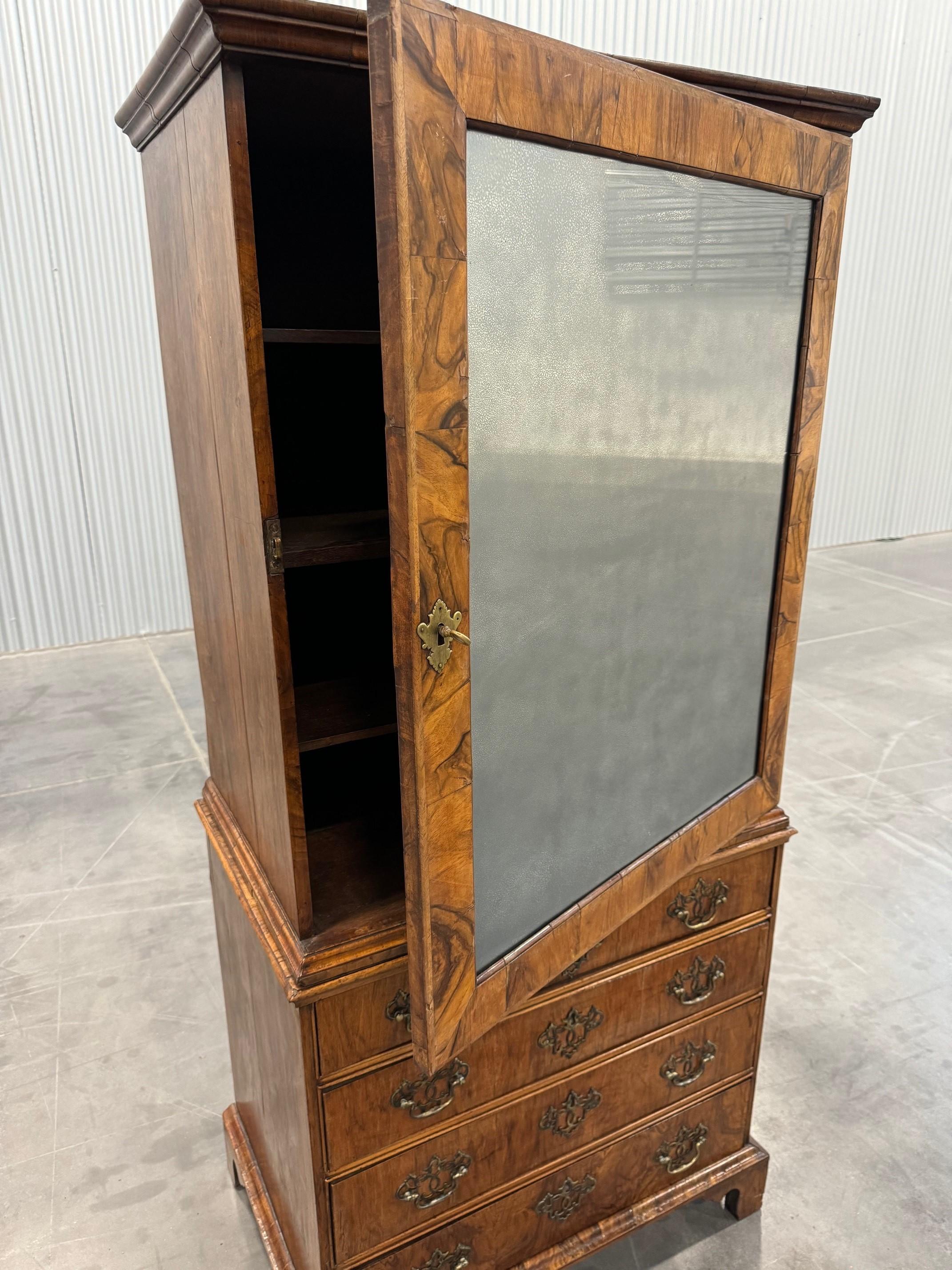 George II Walnut Cabinet on Chest For Sale 3