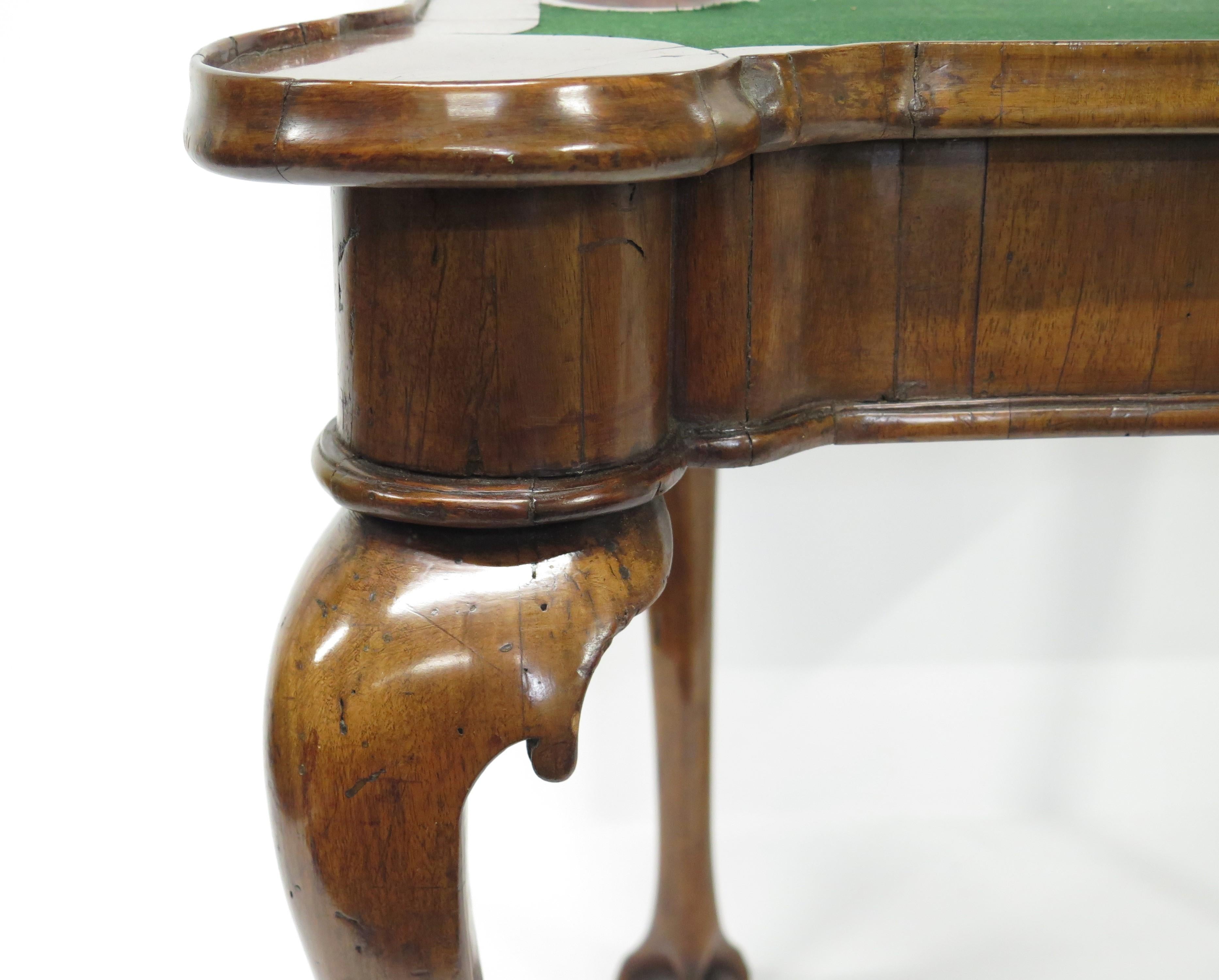 Table à jeux / à cartes George II en noyer sculpté     en vente 3