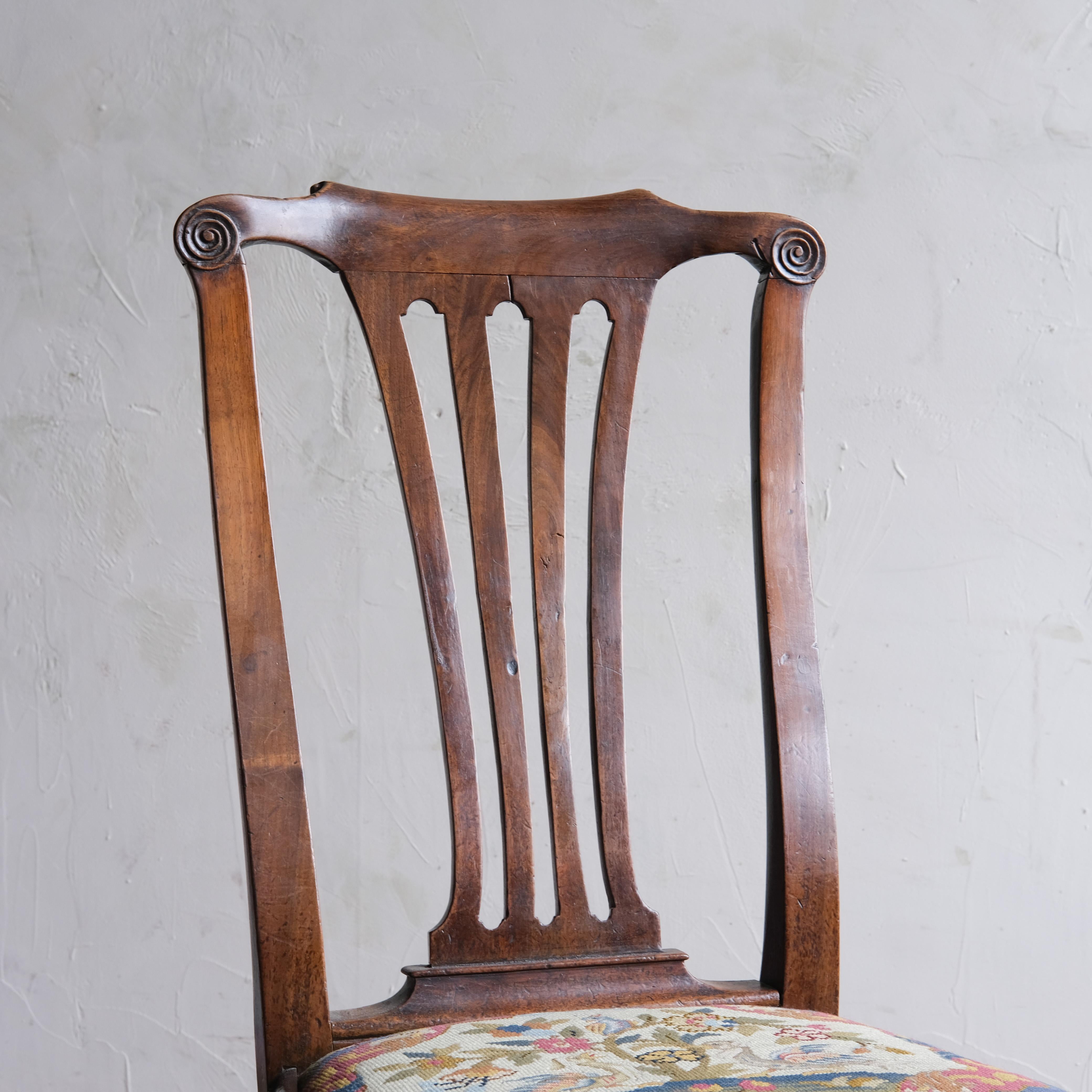 George II Walnut Chair with Needlework Seat Pad In Excellent Condition In Batley, GB