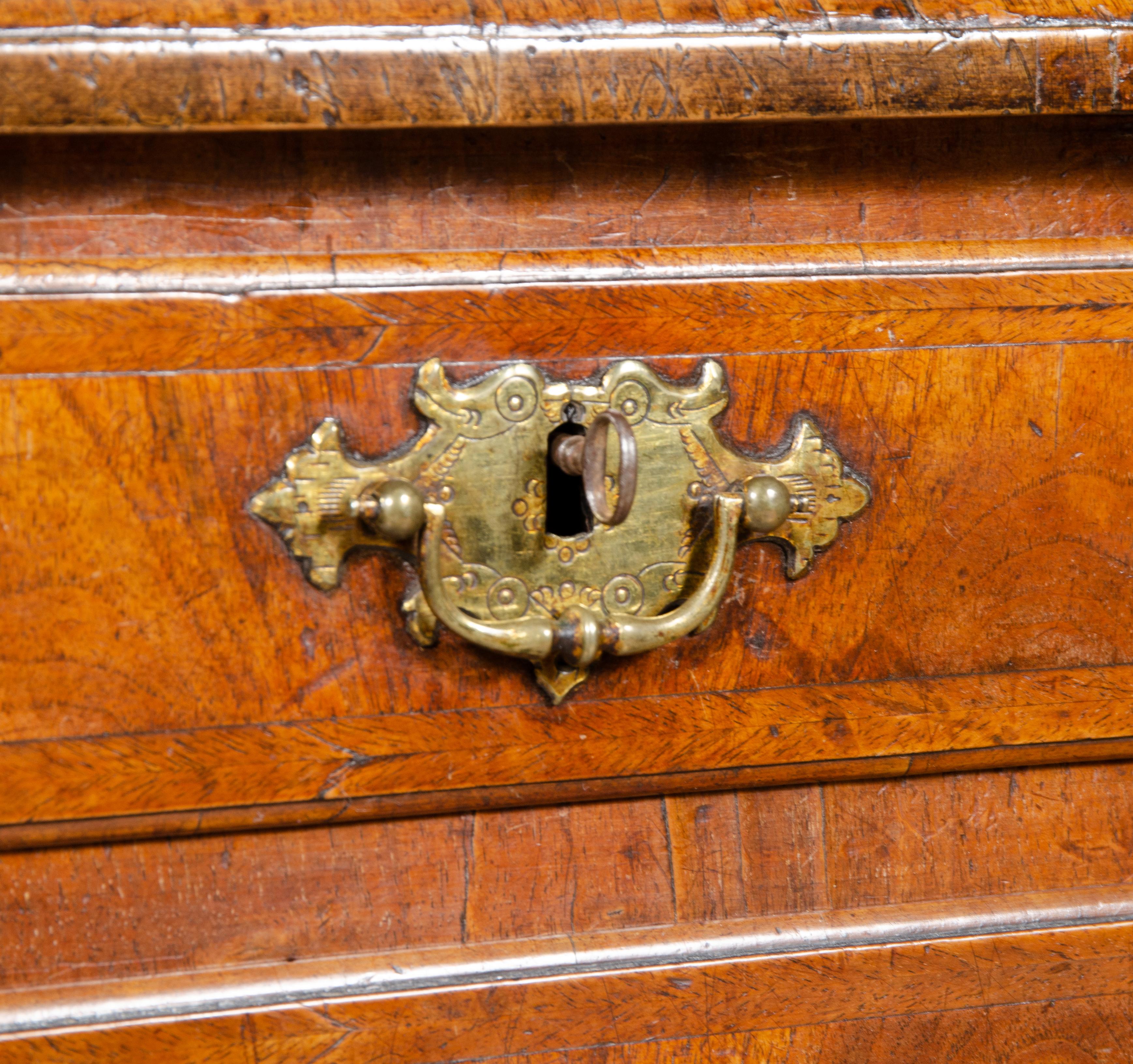 George II Walnut Chest of Drawers For Sale 8