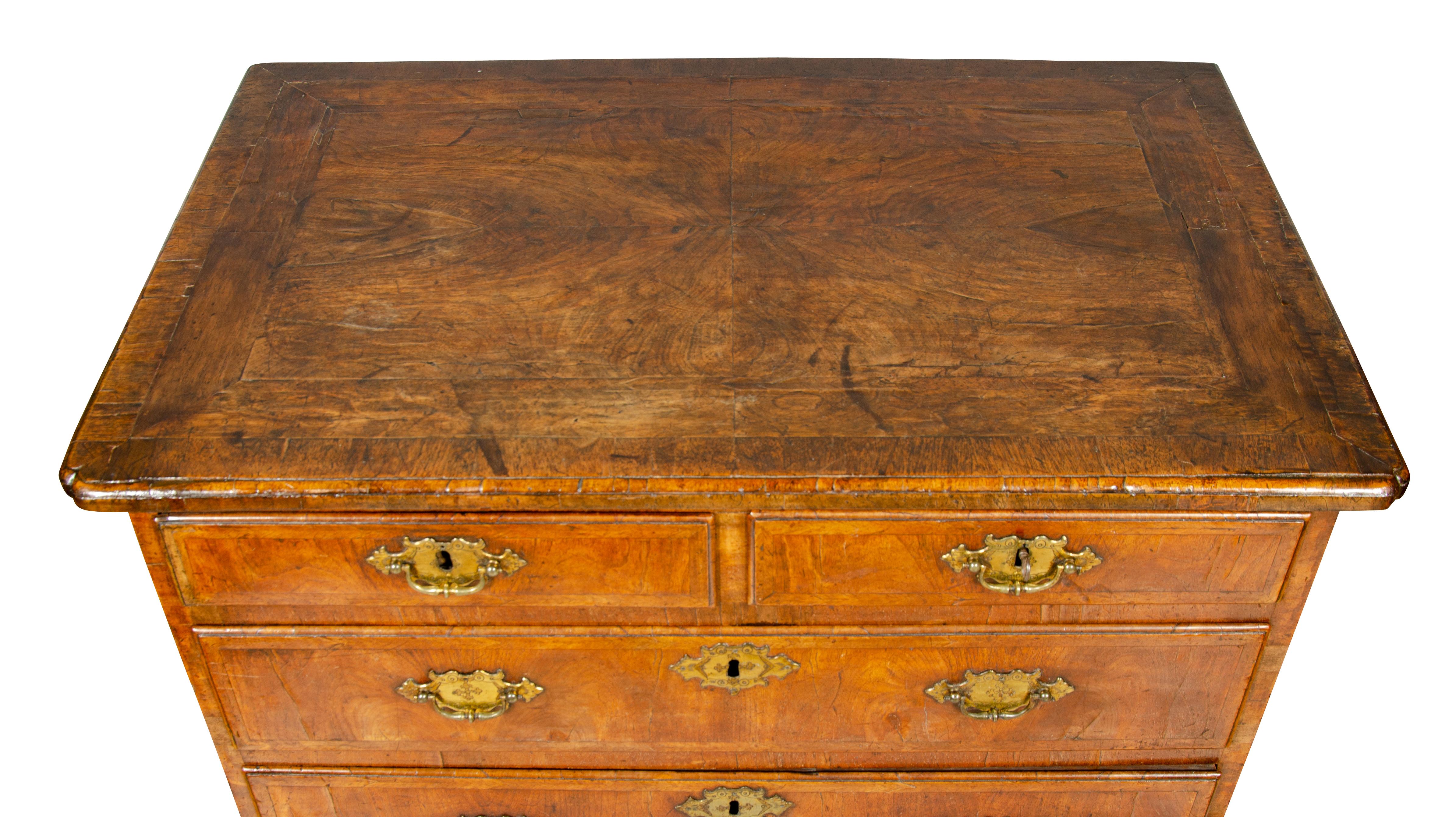 George II Walnut Chest of Drawers For Sale 10