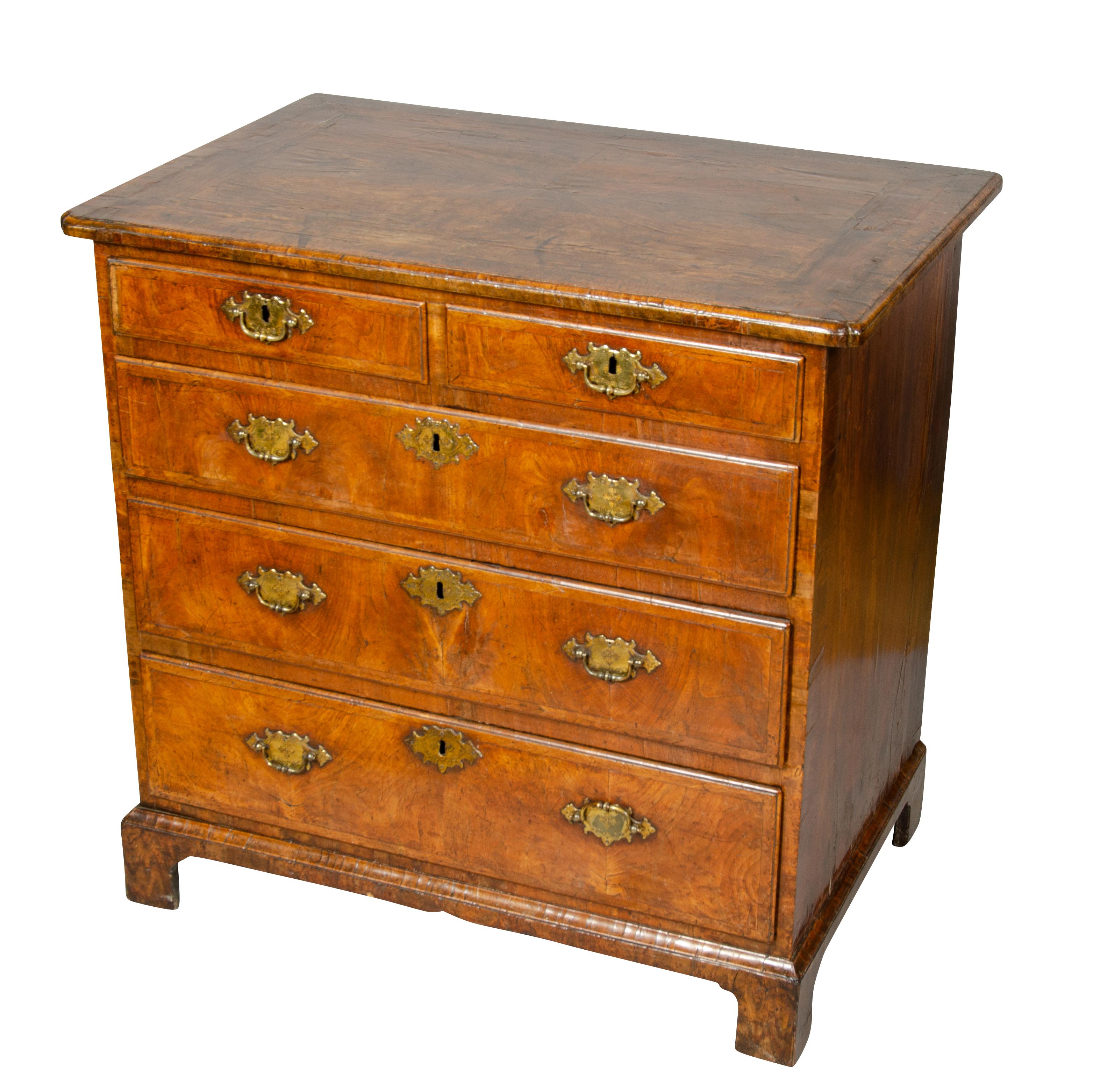 George II Walnut Chest of Drawers For Sale 1