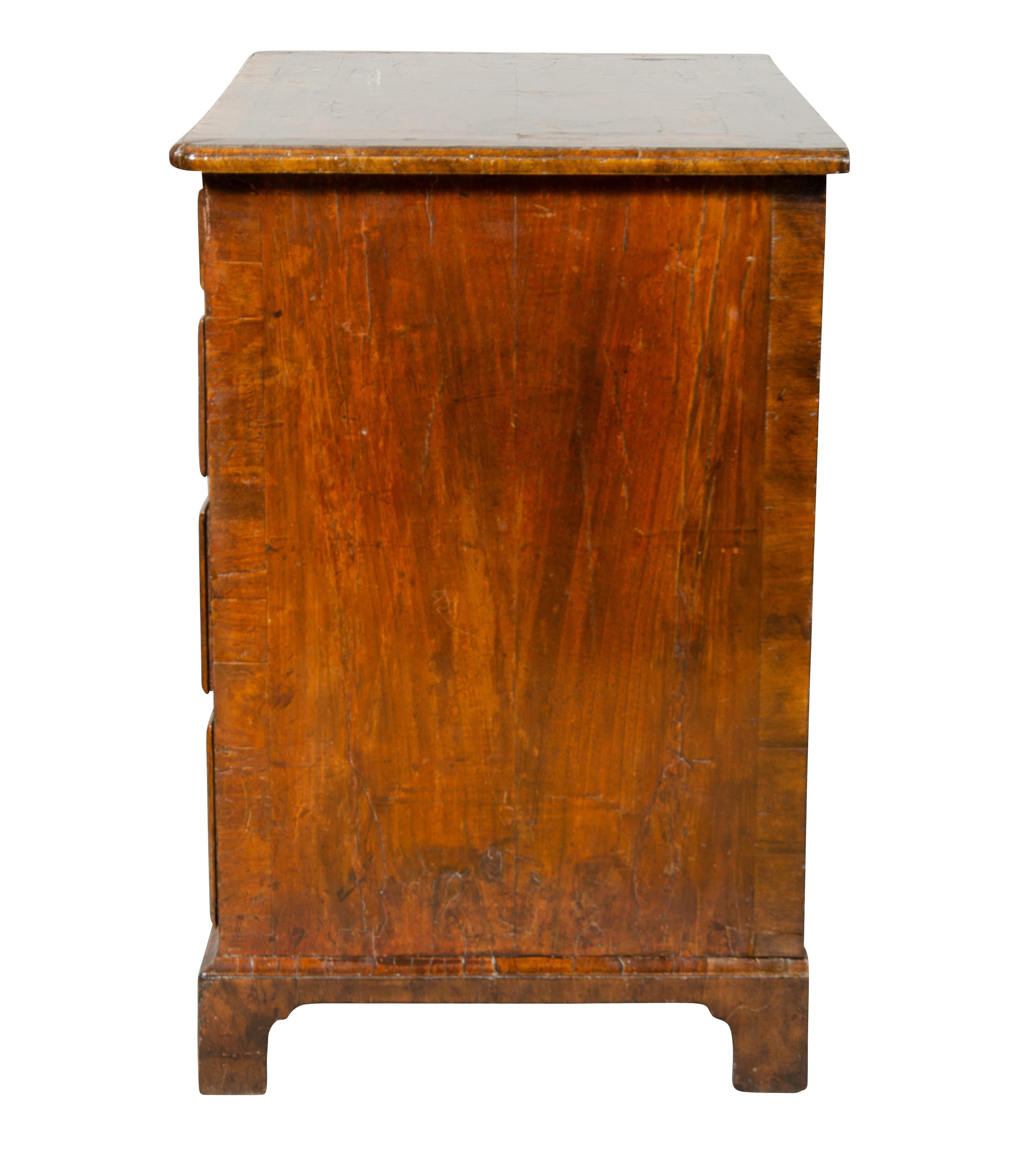 George II Walnut Chest of Drawers For Sale 4