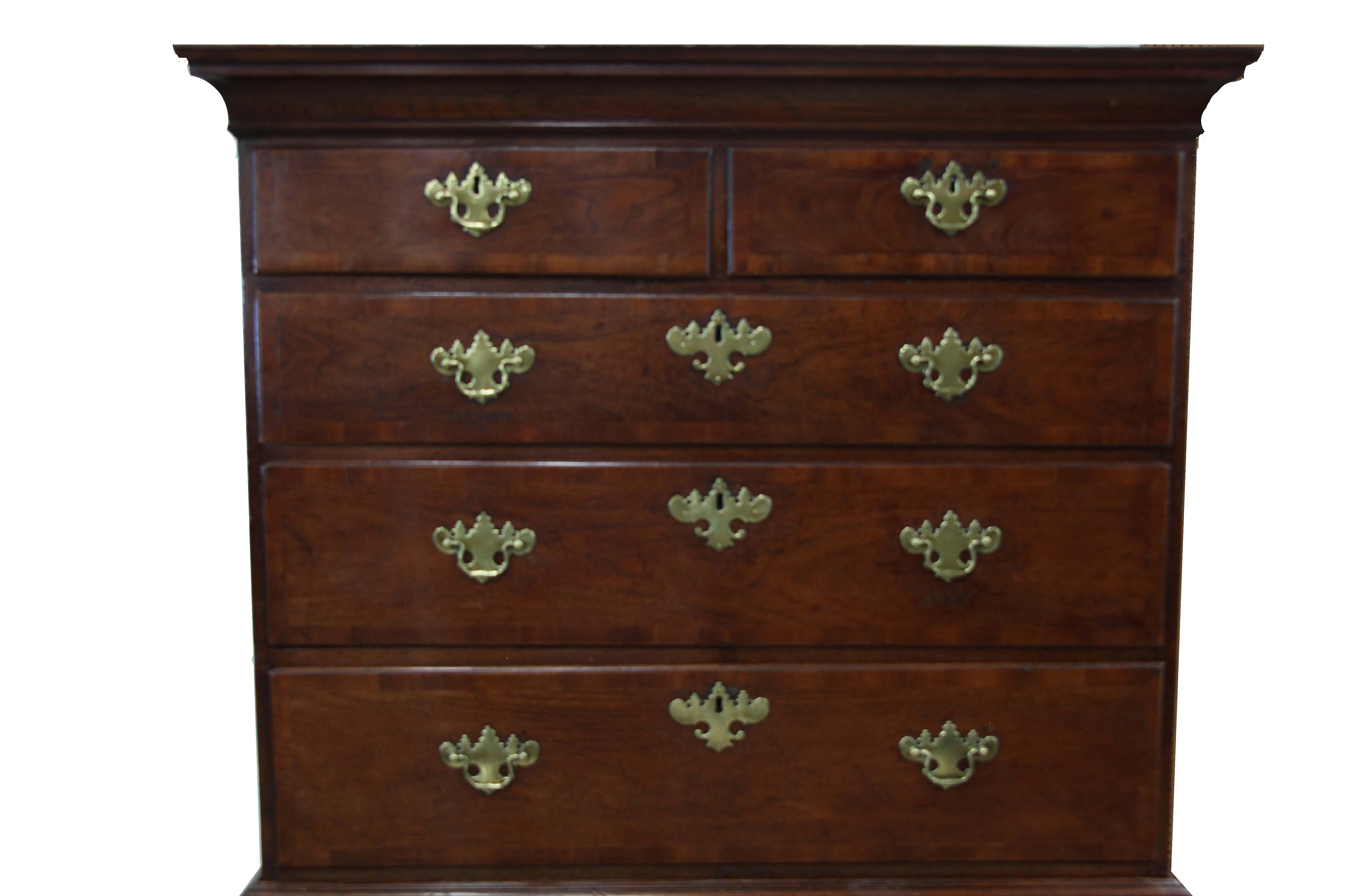 George II Walnut Chest on Chest For Sale 3