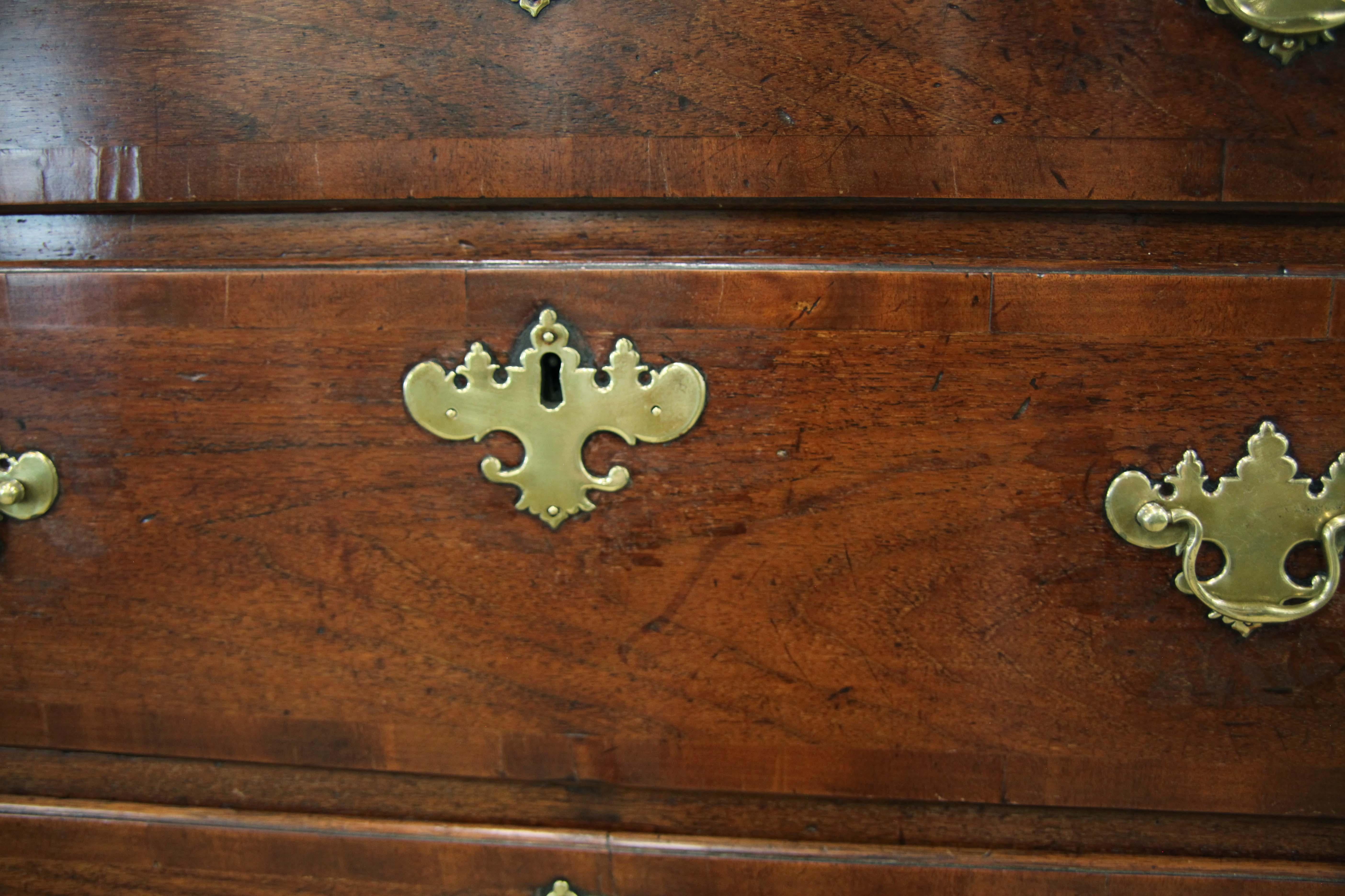 George II Walnut Chest on Chest For Sale 7