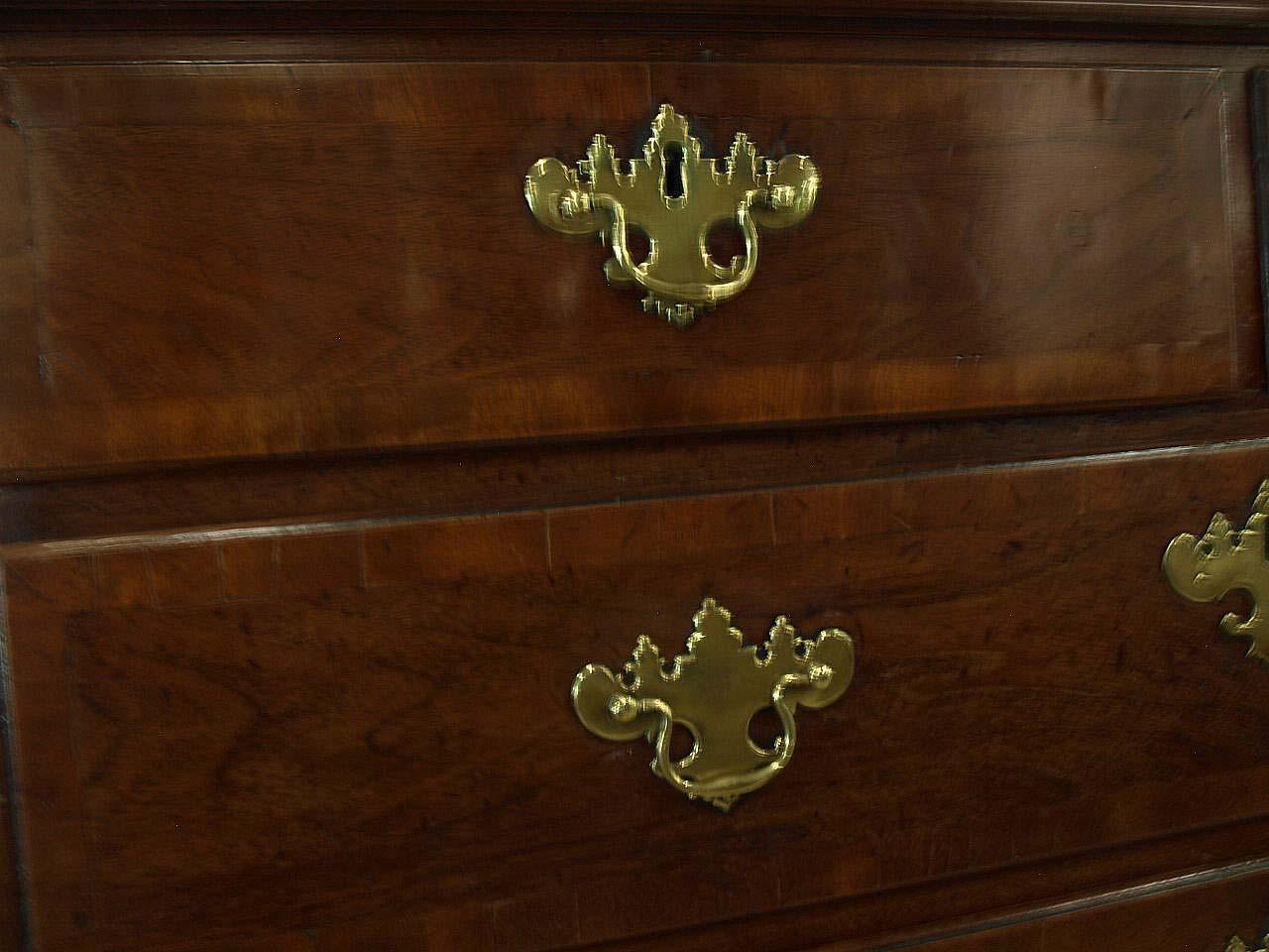 George II Walnut Chest on Chest For Sale 1