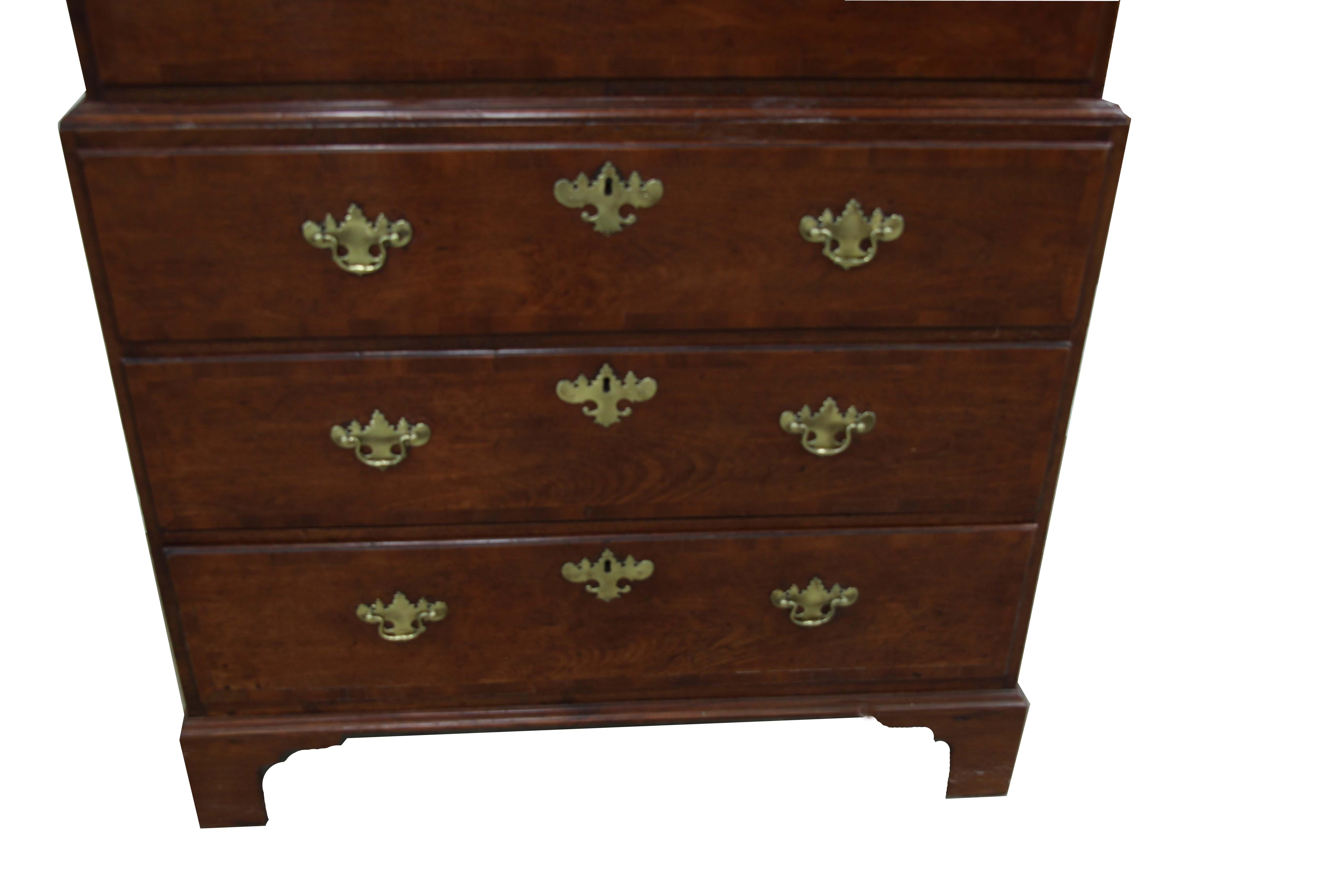 George II Walnut Chest on Chest For Sale 2