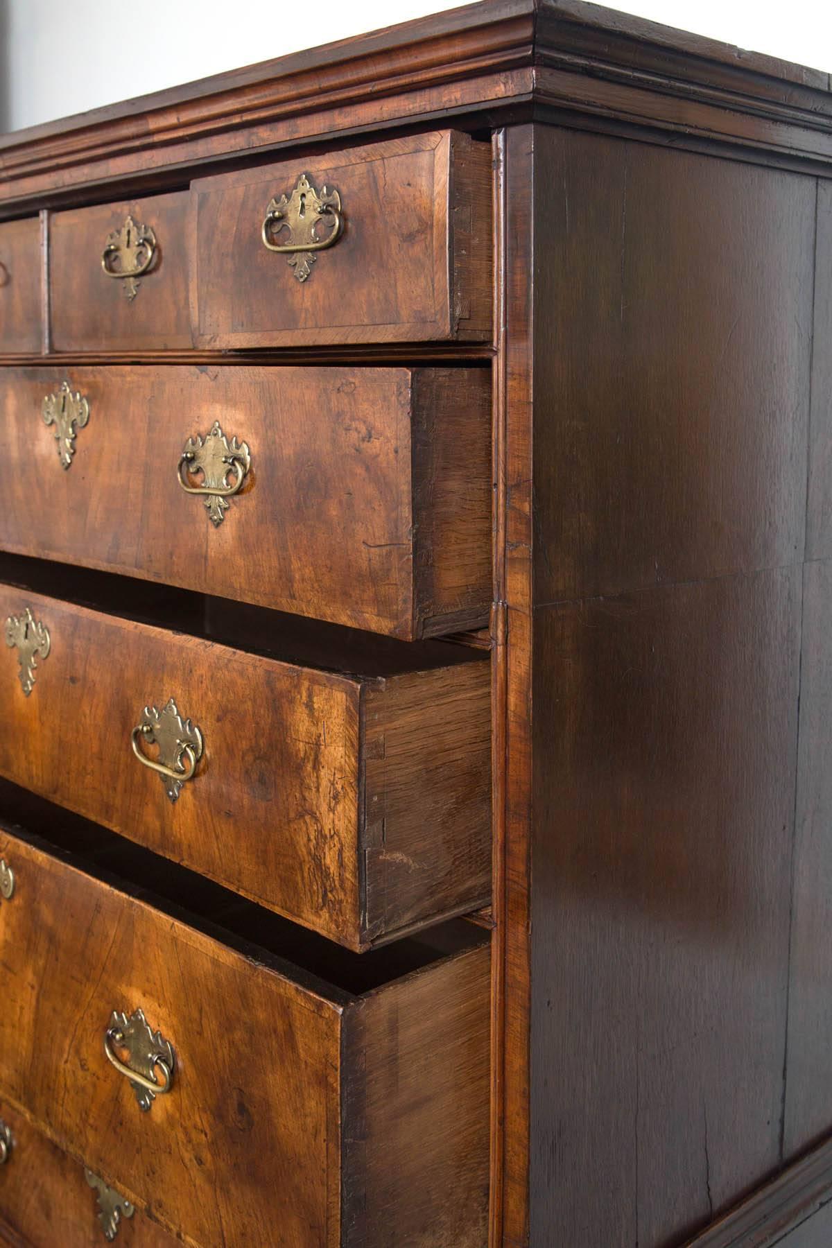 George II Walnut Chest on Stand In Excellent Condition For Sale In Woodbury, CT