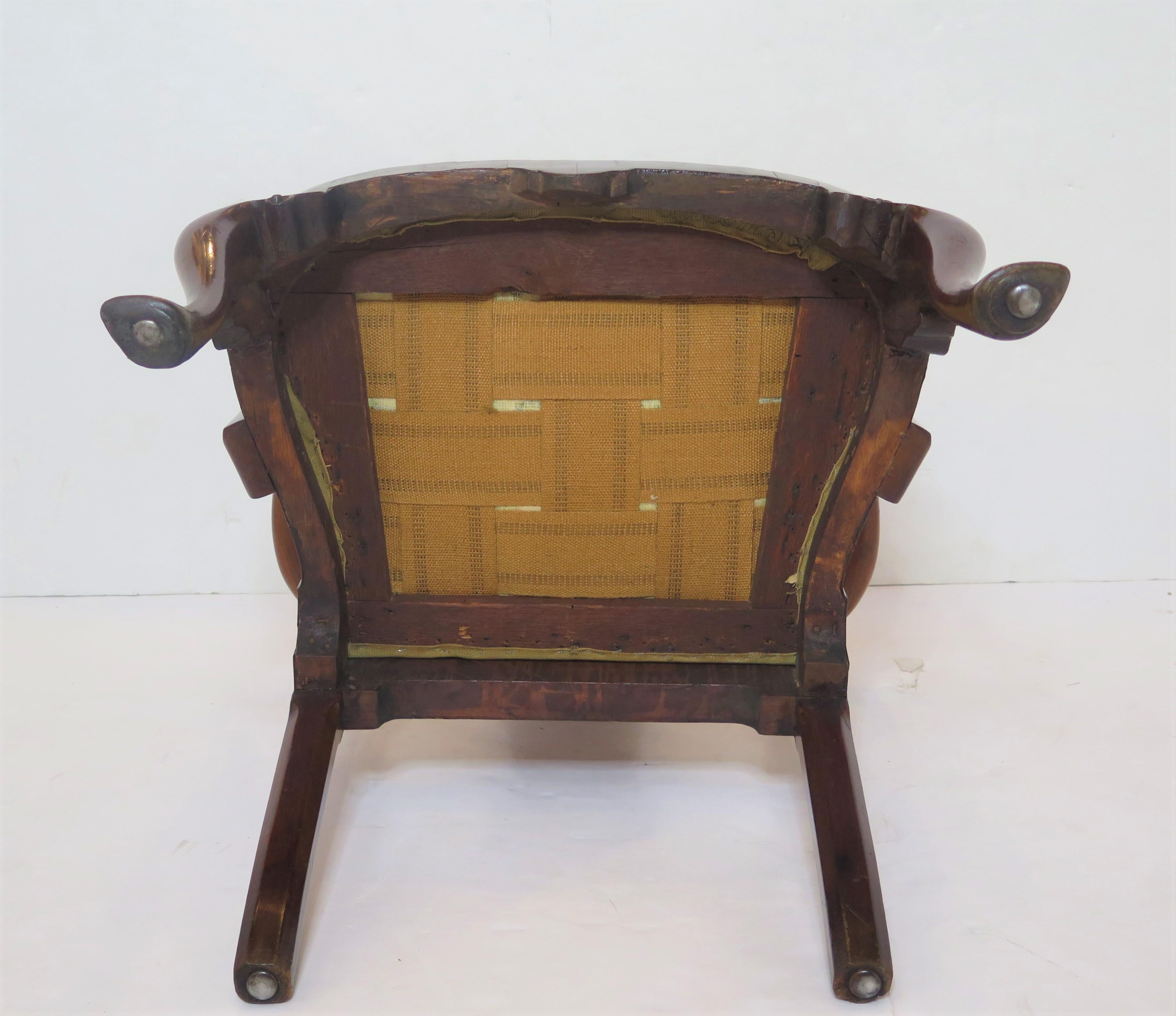 George II. Elbow-Stuhl aus Nussbaumholz, um 1740 im Angebot 6