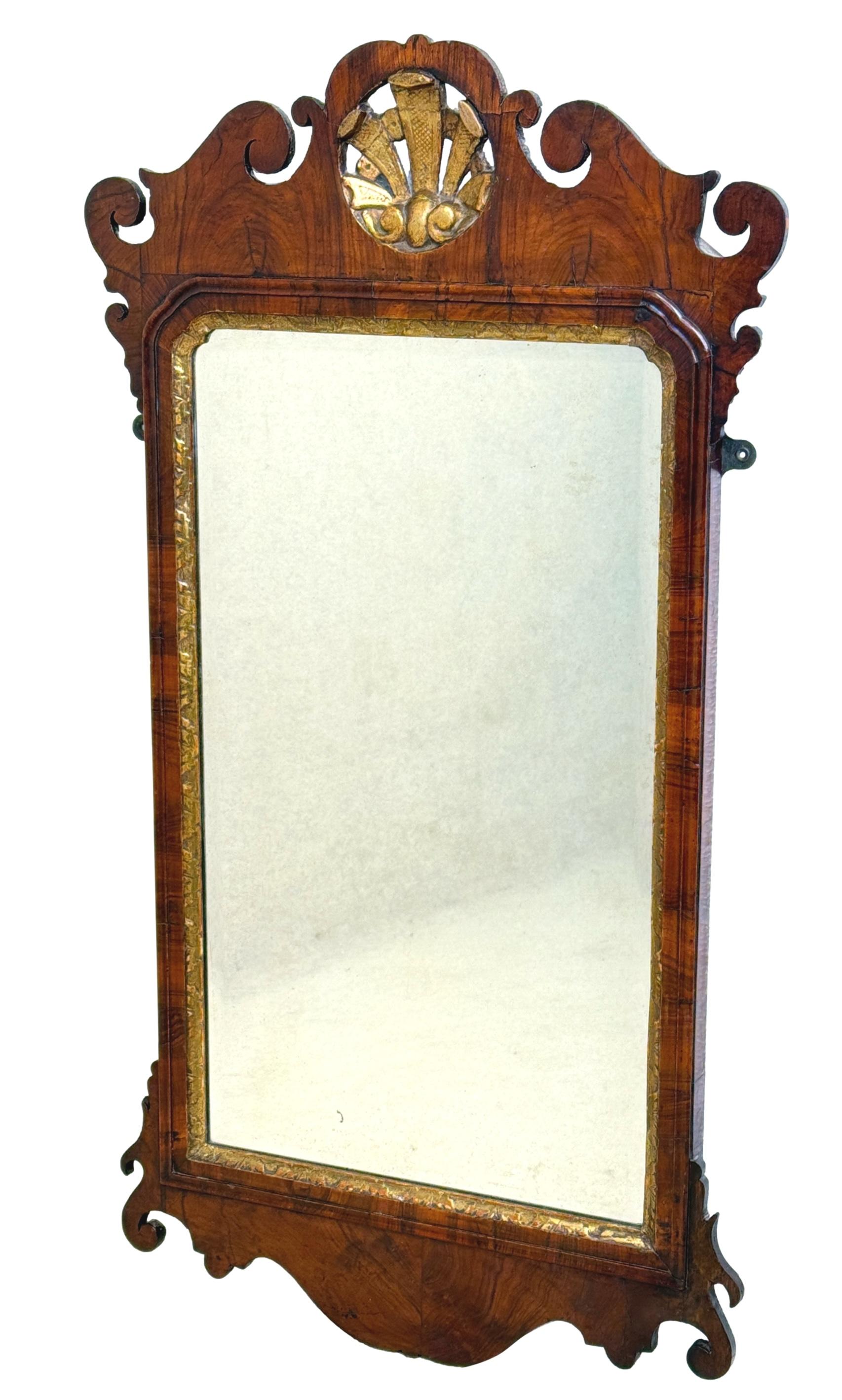 Miroir mural George II en noyer et doré en vente 4