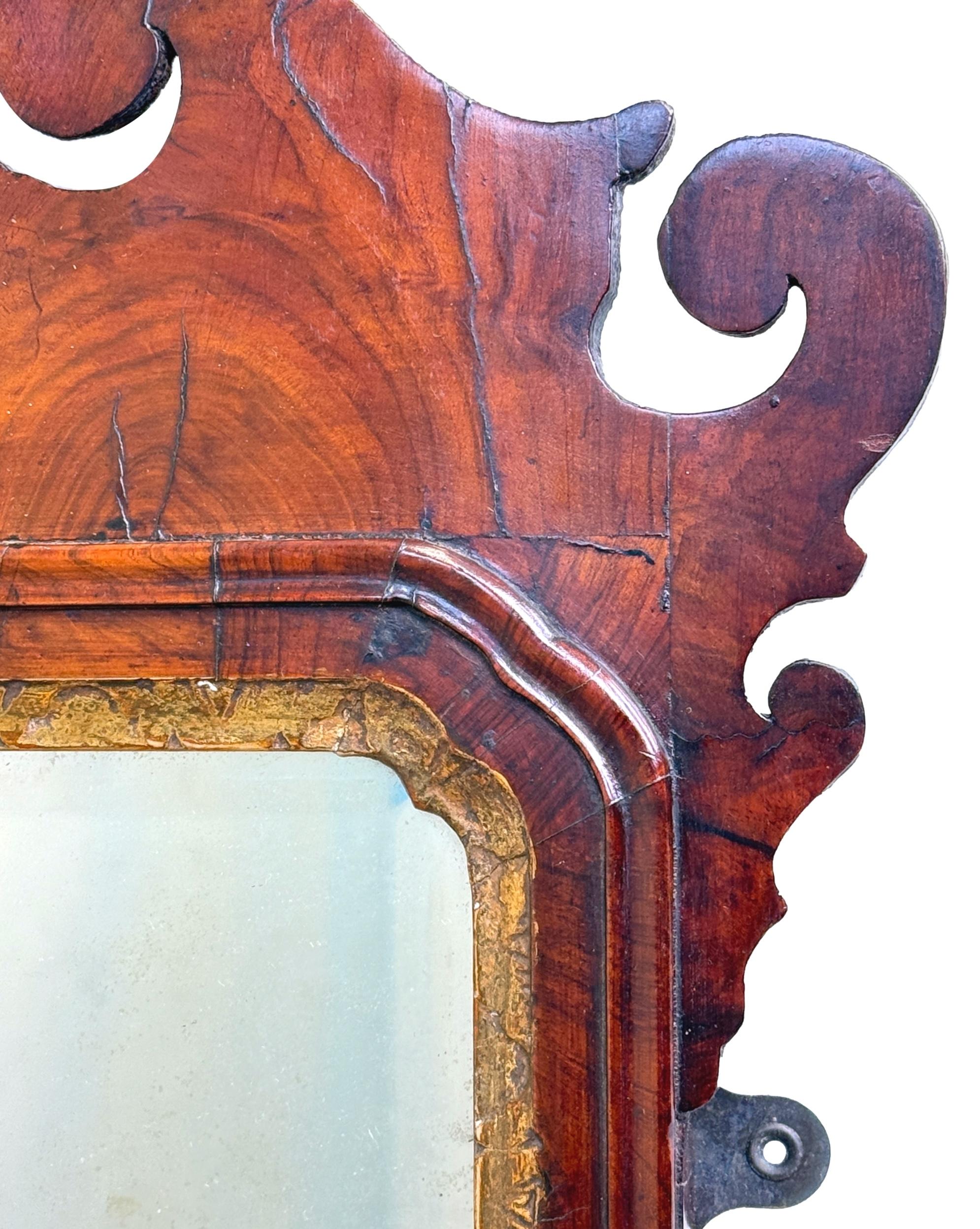 Miroir mural George II en noyer et doré Bon état - En vente à Bedfordshire, GB