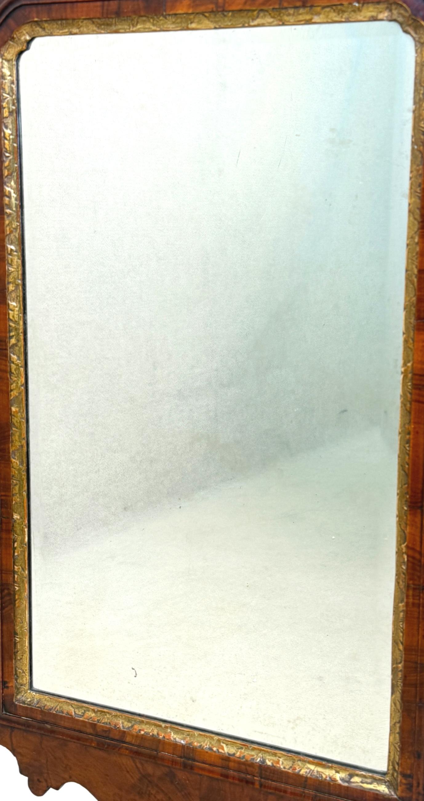 XVIIIe siècle Miroir mural George II en noyer et doré en vente
