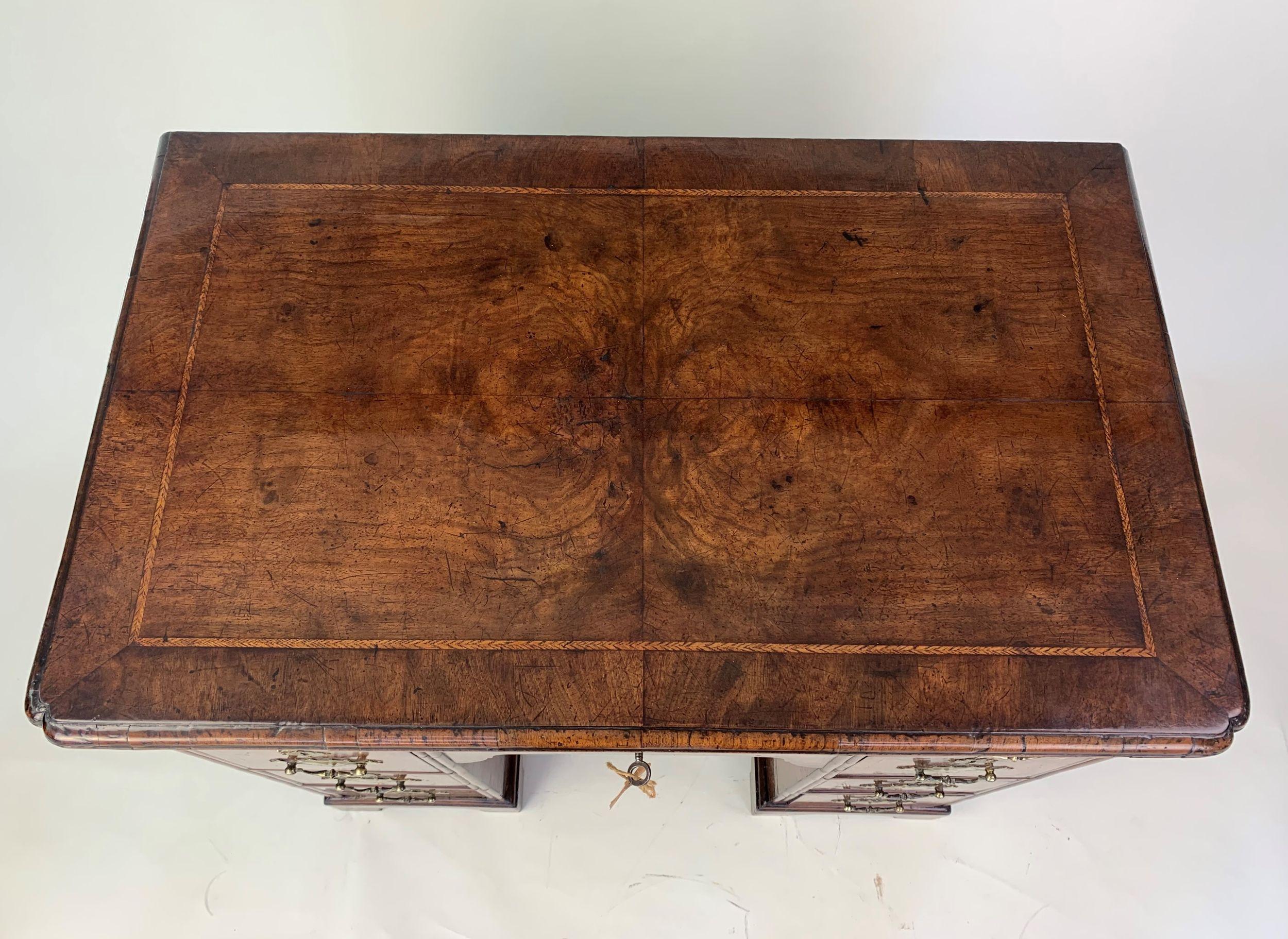 George II Walnut Kneehole Desk In Good Condition For Sale In Folkestone, GB